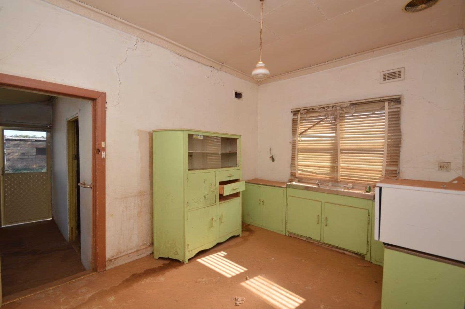 102 Ryan Street, Broken Hill, NSW, 2880, Broken Hill - Thumbnail 2