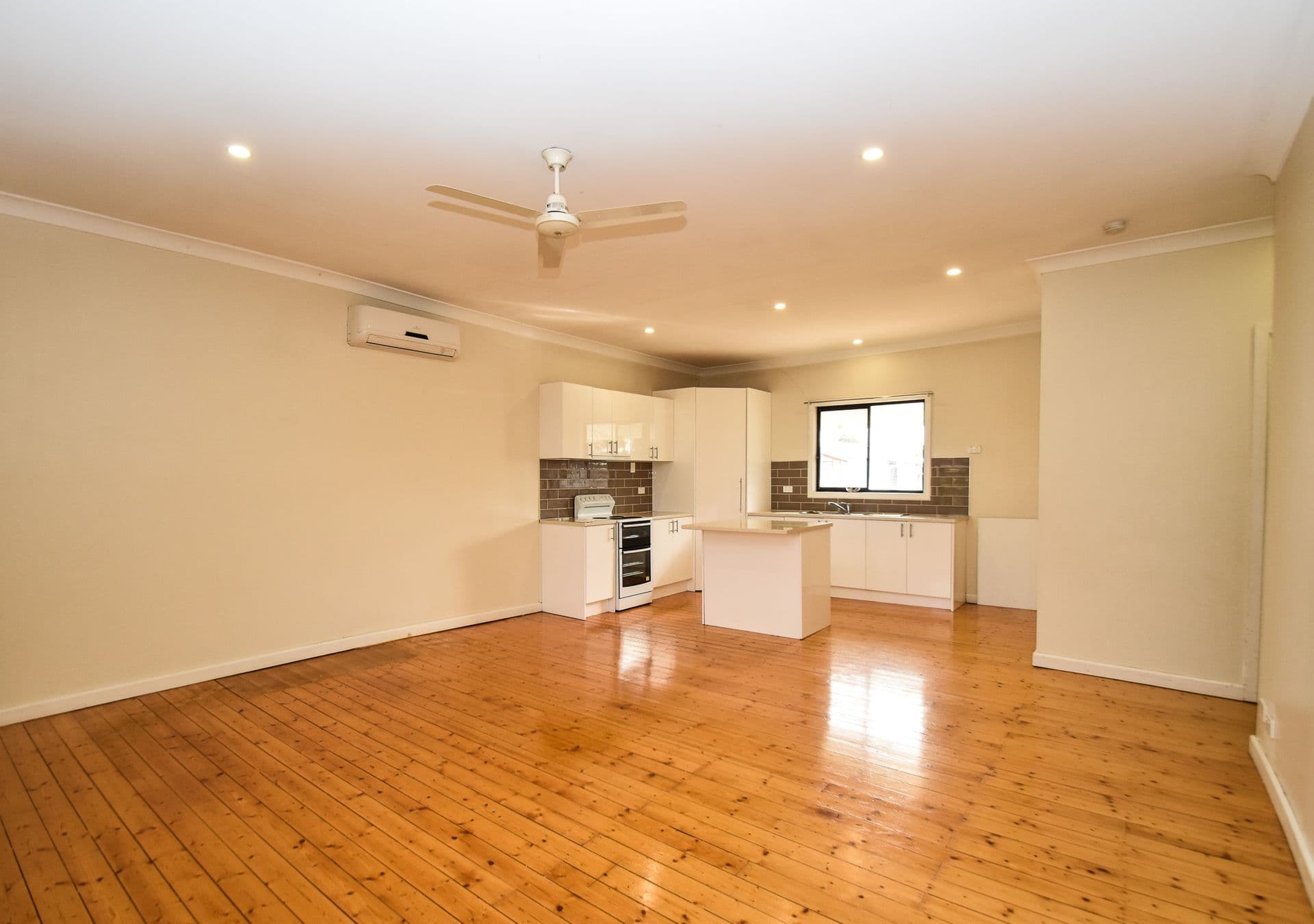 6 Casuarina Avenue, Broken Hill, NSW, 2880, Broken Hill - Thumbnail 3