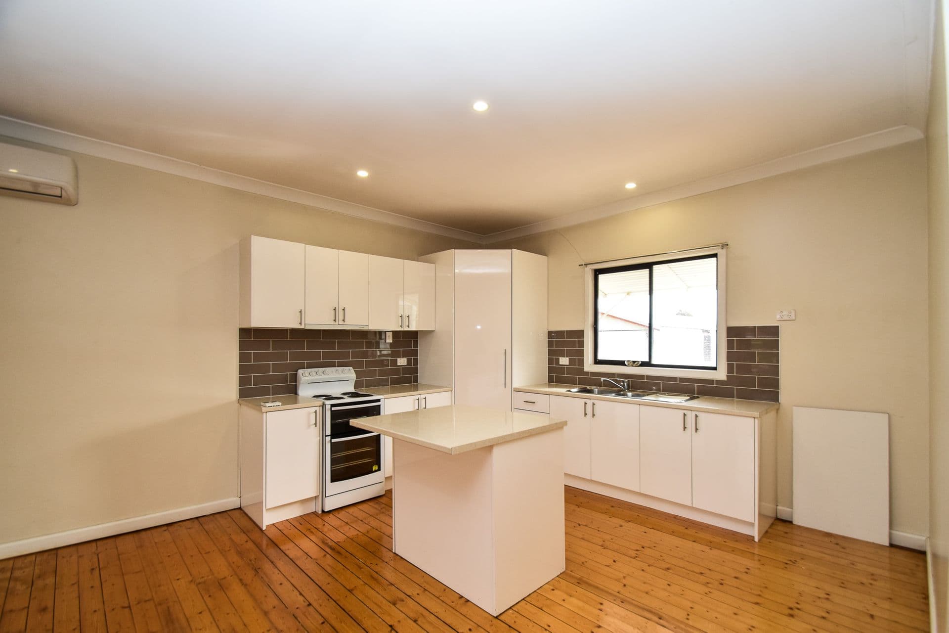 6 Casuarina Avenue, Broken Hill, NSW, 2880, Broken Hill - Thumbnail 2