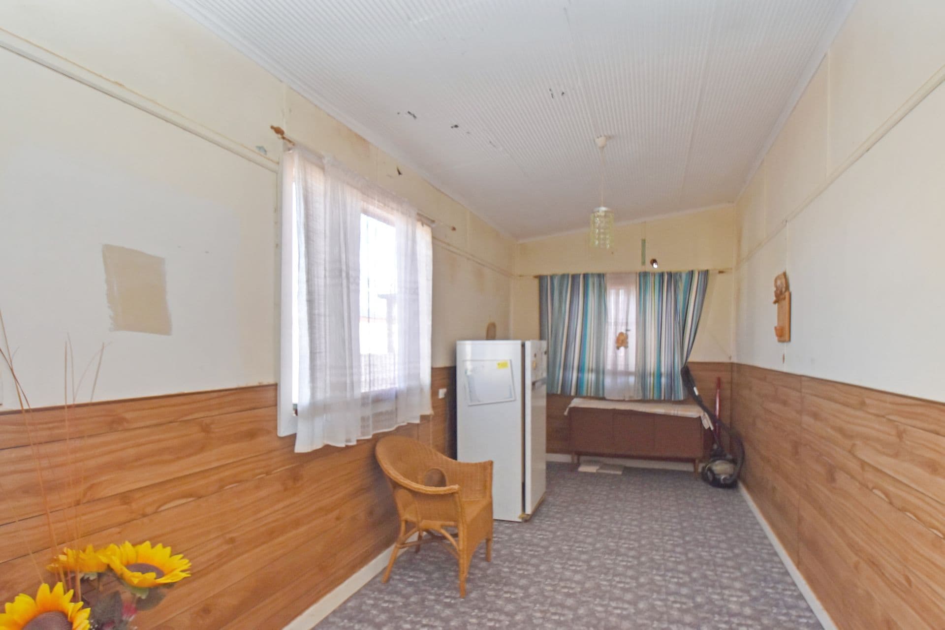 St Helena, Broken Hill - Thumbnail 6