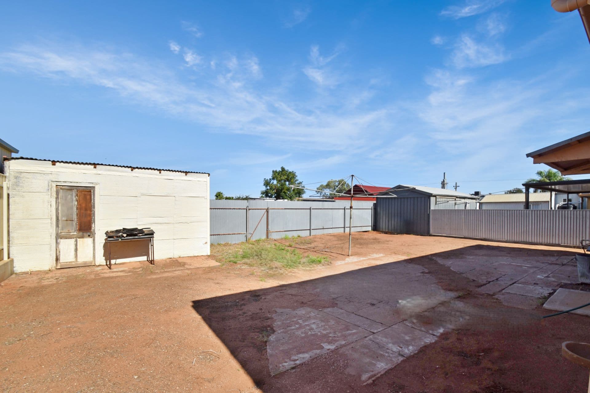 St Helena, Broken Hill - Thumbnail 8