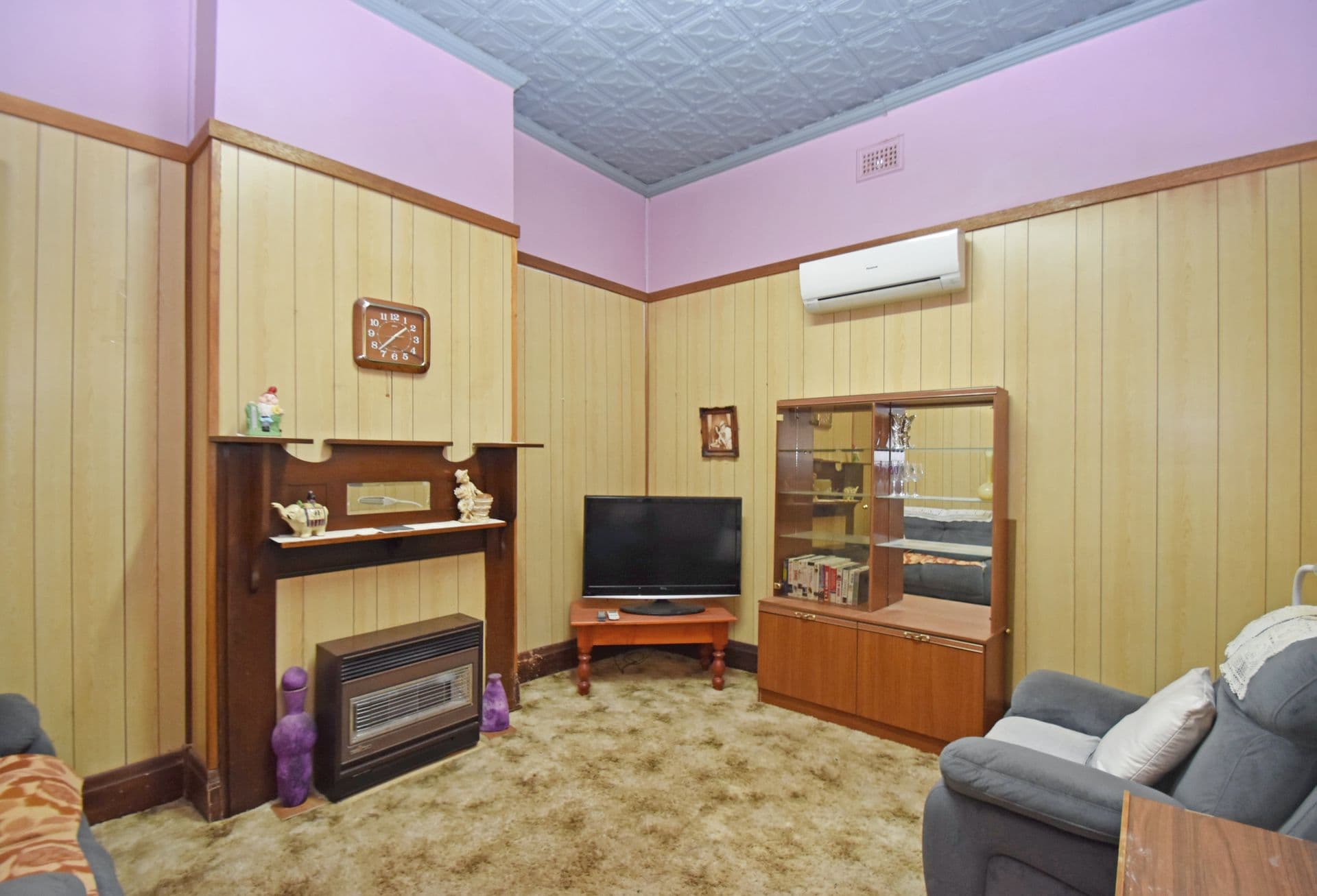 St Helena, Broken Hill - Thumbnail 2