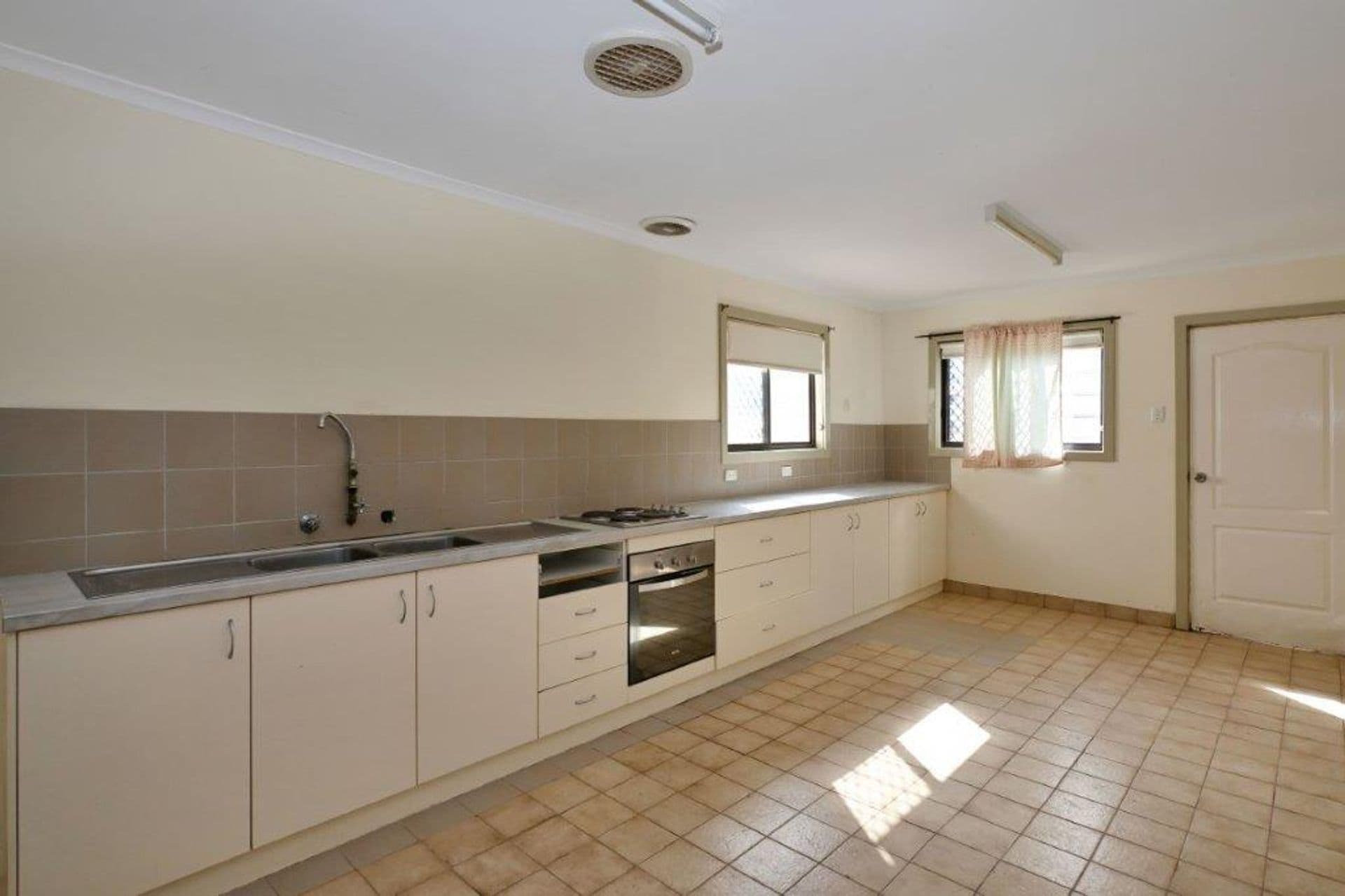164 Newton Street, Broken Hill, NSW, 2880, Broken Hill - Thumbnail 3