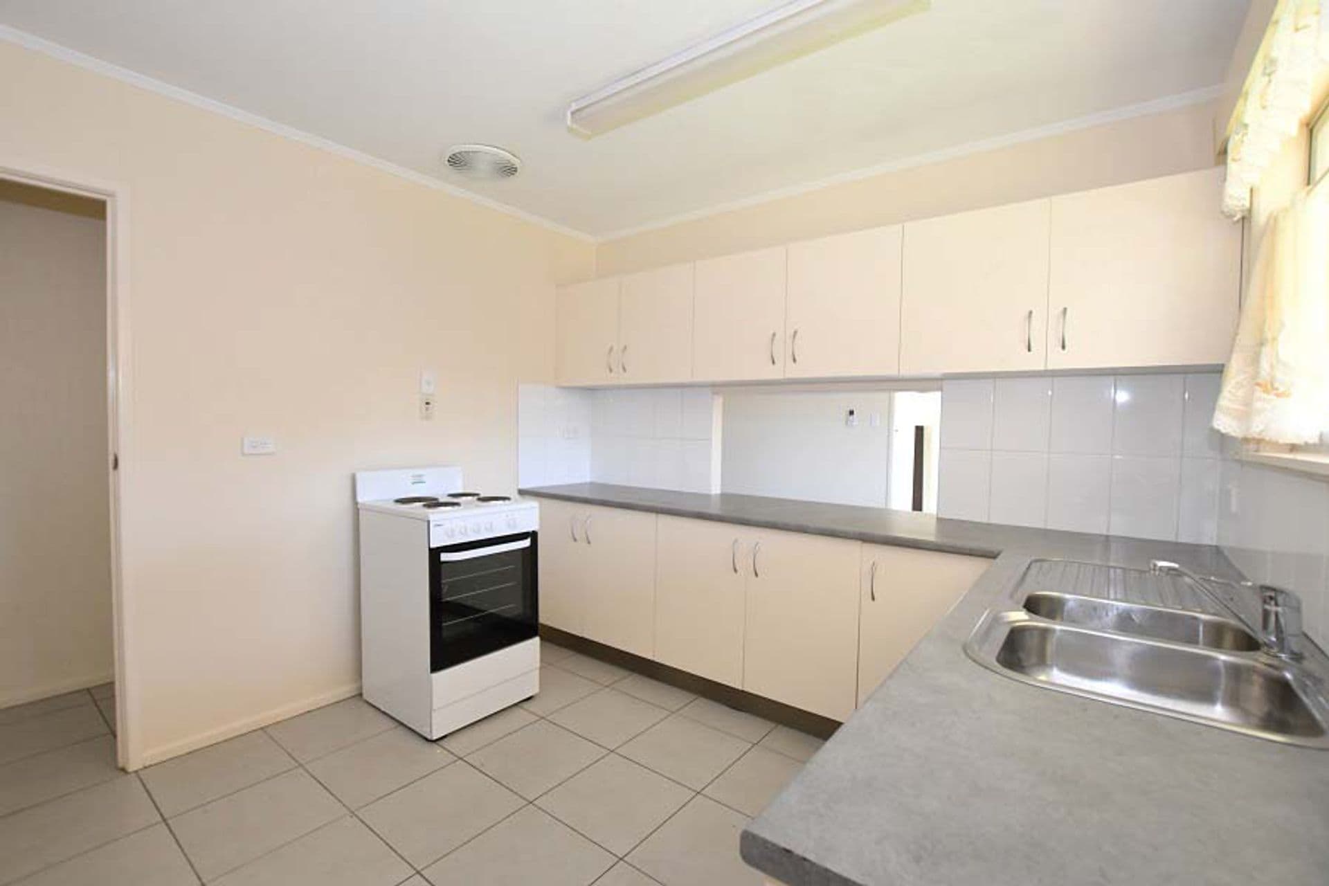 3 Kurrowah Crescent, Margate, QLD, 4019, Margate - Thumbnail 7