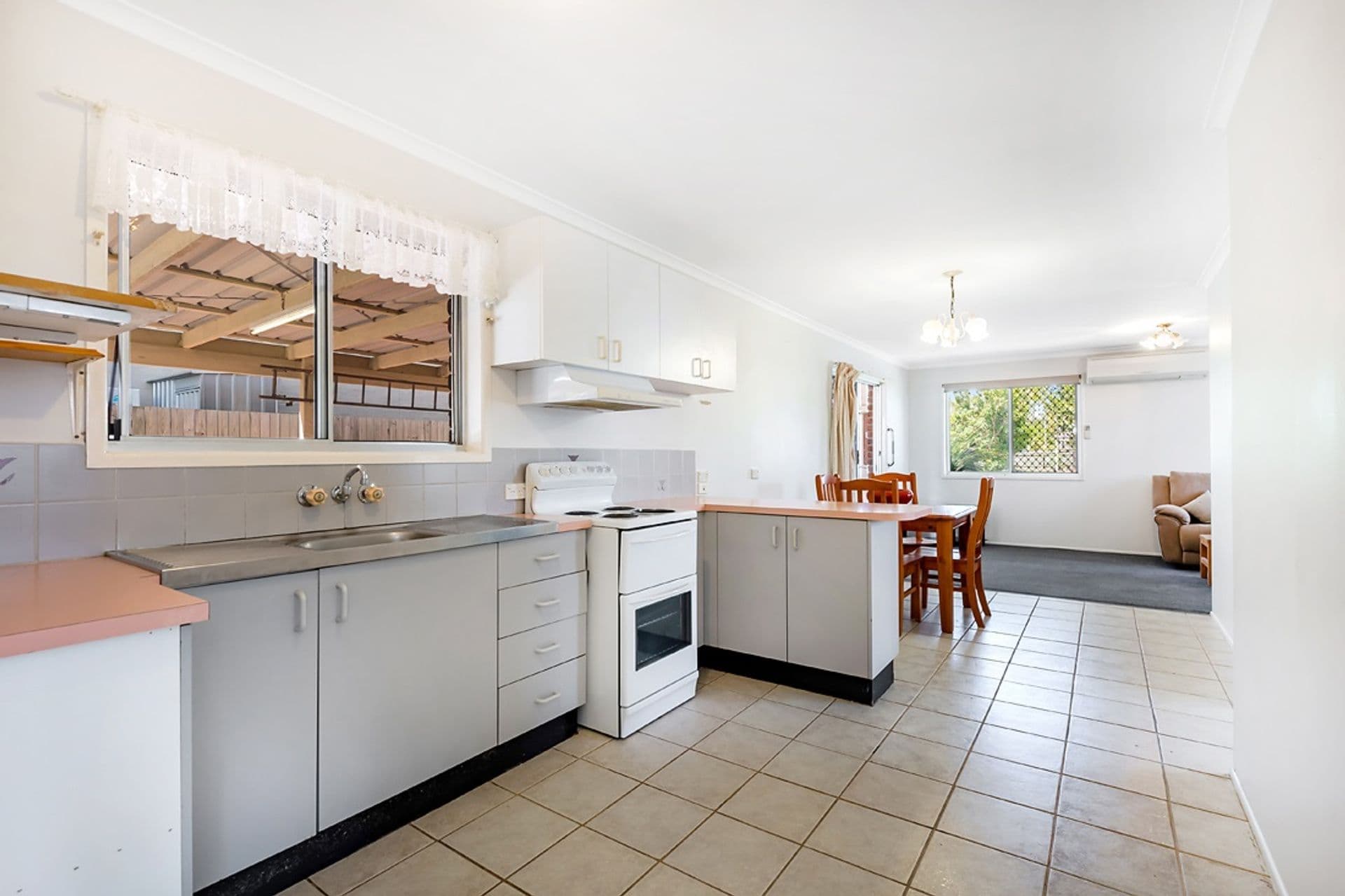 27 Roma Street, Scarborough, QLD, 4020, Scarborough - Thumbnail 2