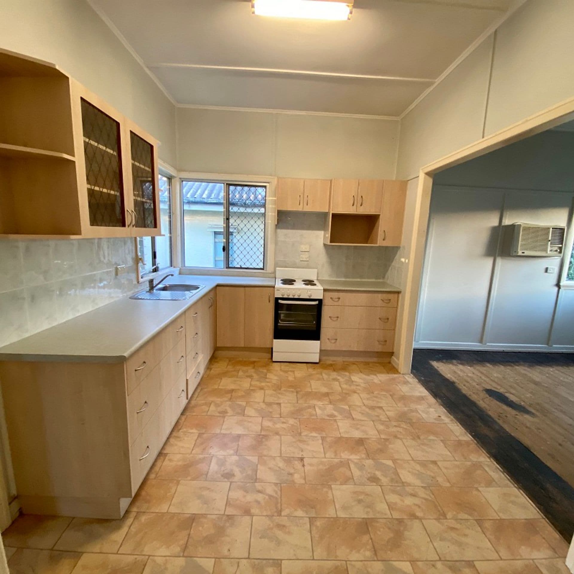 18 McAneny Street, Redcliffe, QLD, 4020, Redcliffe - Thumbnail 5
