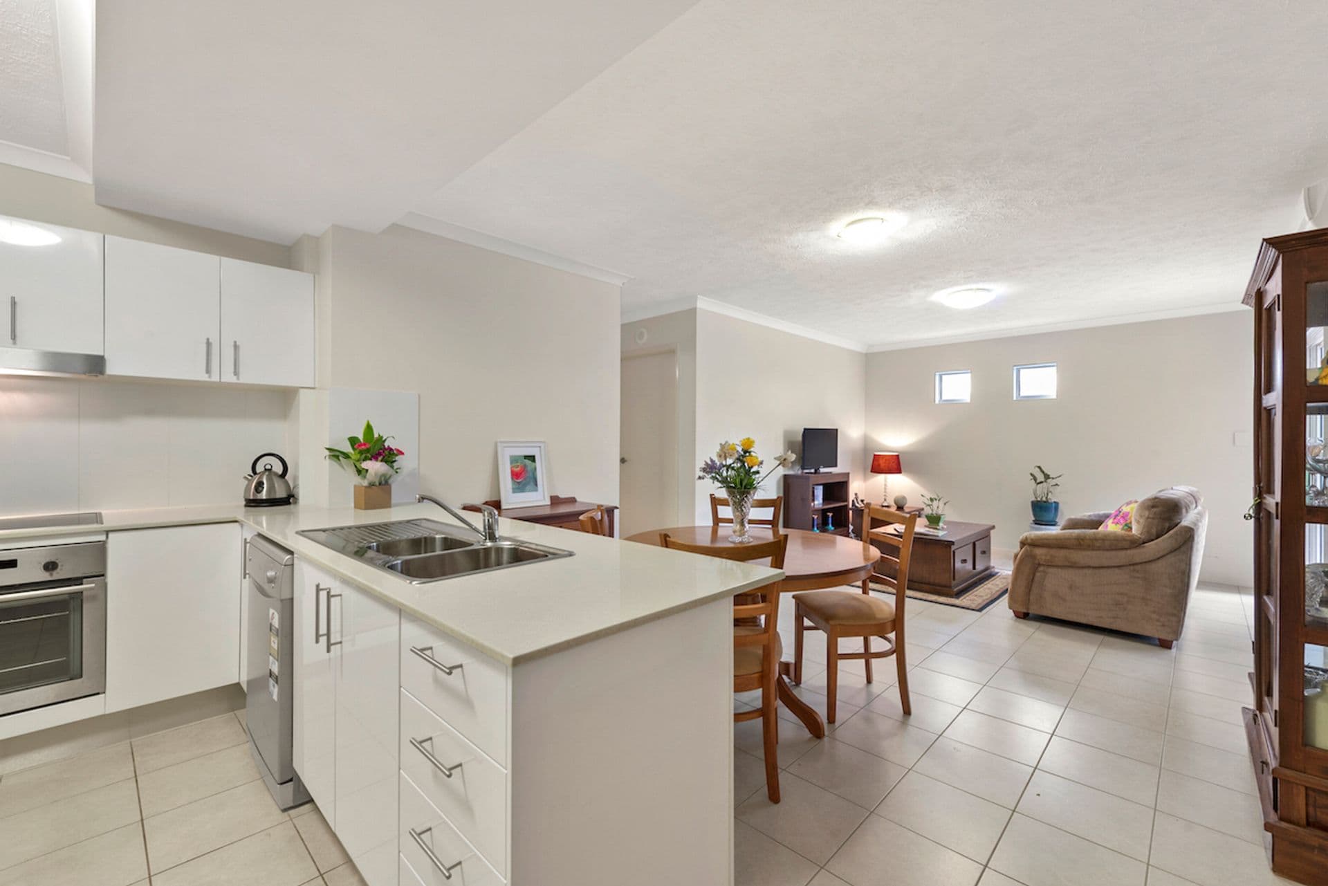 2/8 Bunton Street, Scarborough, QLD, 4020, Scarborough - Thumbnail 2