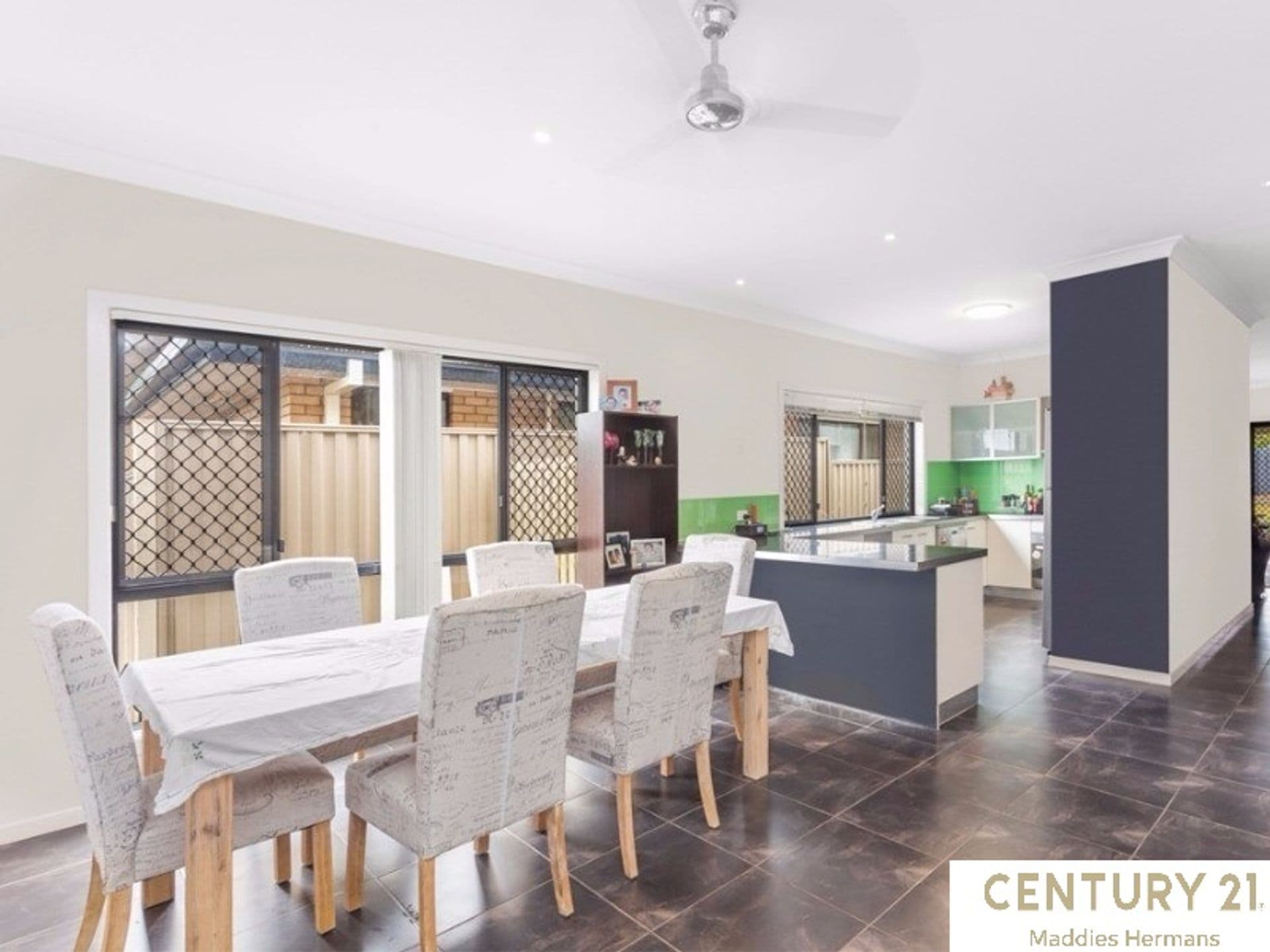 2/33 Lisa Street, Deception Bay, QLD, 4508, Deception Bay - Thumbnail 3