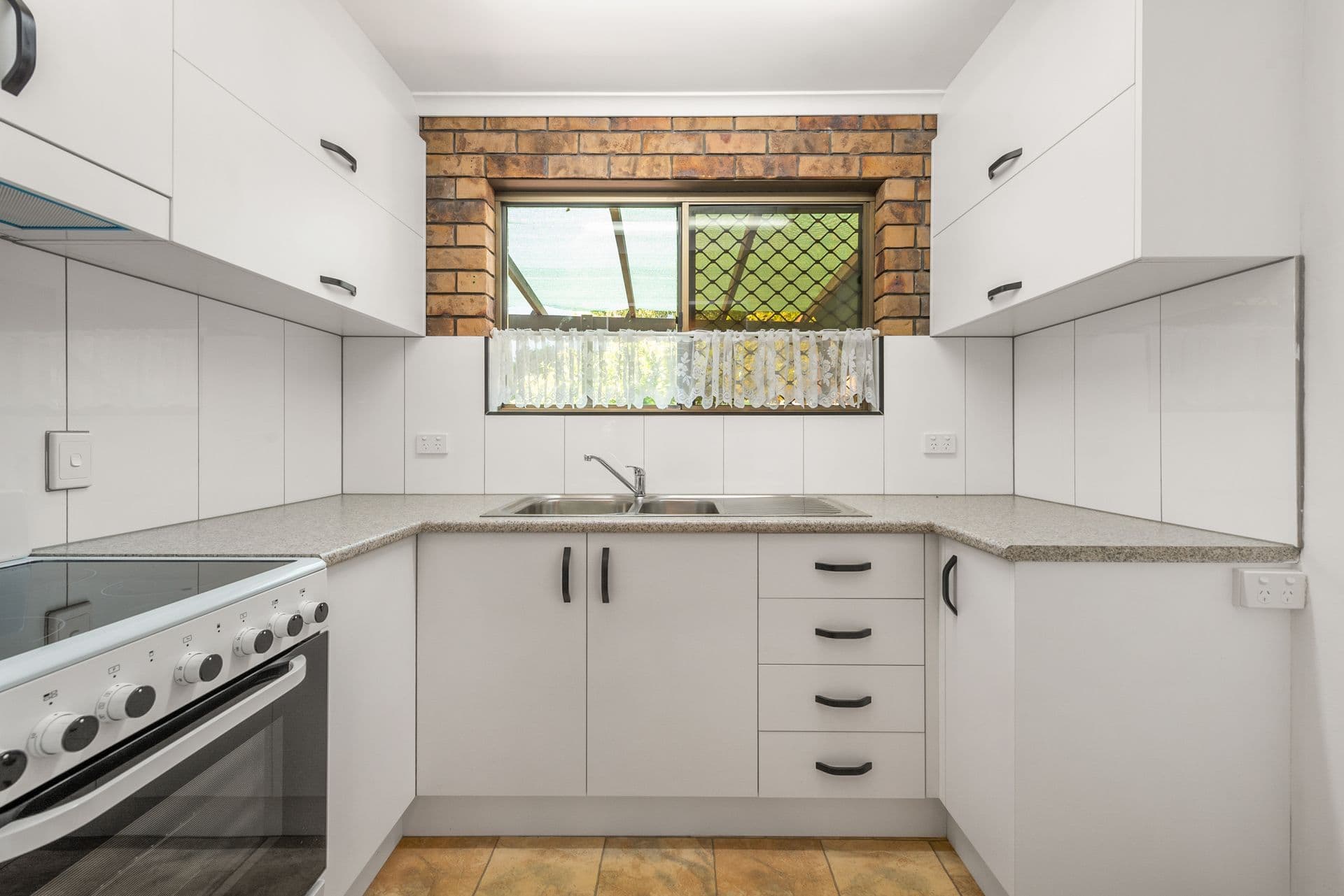1/1 Rock Street, Scarborough, QLD, 4020, Scarborough - Thumbnail 2