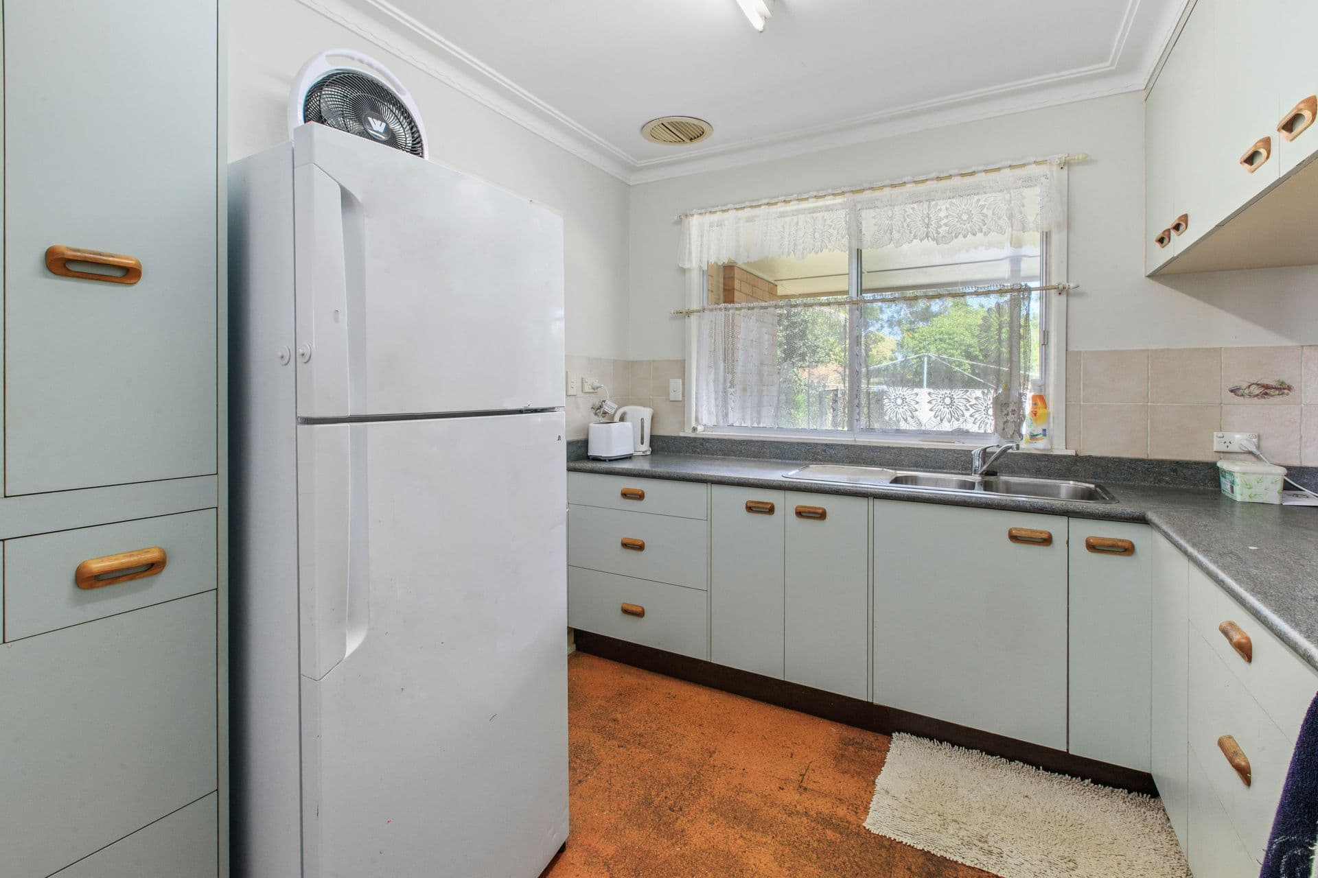 3 Hibiscus Avenue, Redcliffe, QLD, 4020, Redcliffe - Thumbnail 2
