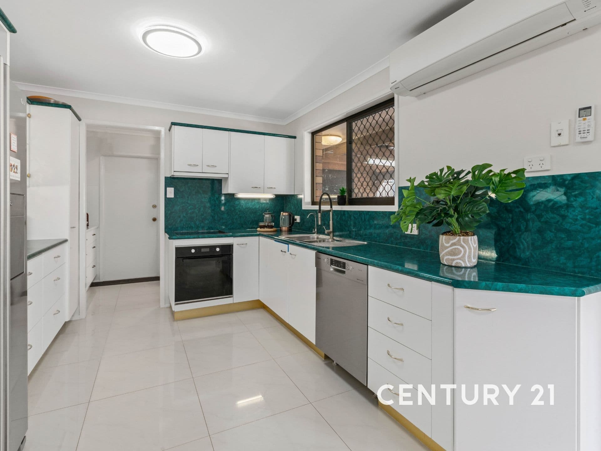 5 Harding Boulevard, Mount Warren Park, QLD, 4207, Mount Warren Park - Thumbnail 3