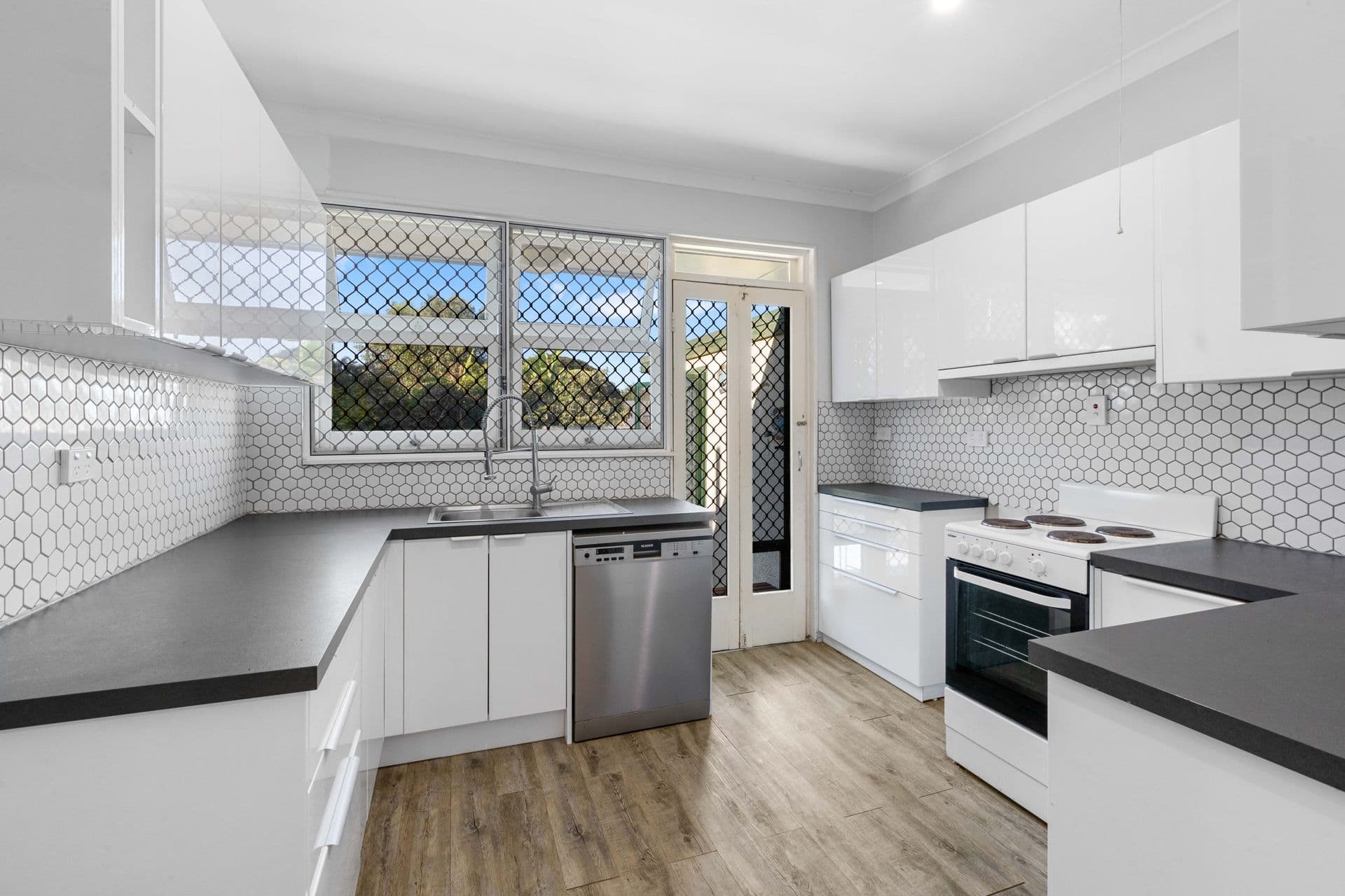 8 Croston Street, Clontarf, QLD, 4019, Clontarf - Thumbnail 4