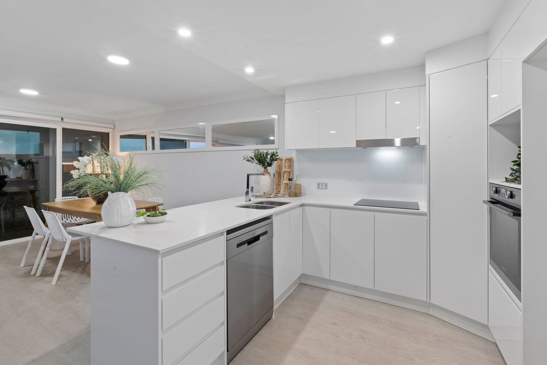 2/94-98 Prince Edward Parade, Redcliffe, QLD, 4020, Redcliffe - Thumbnail 5