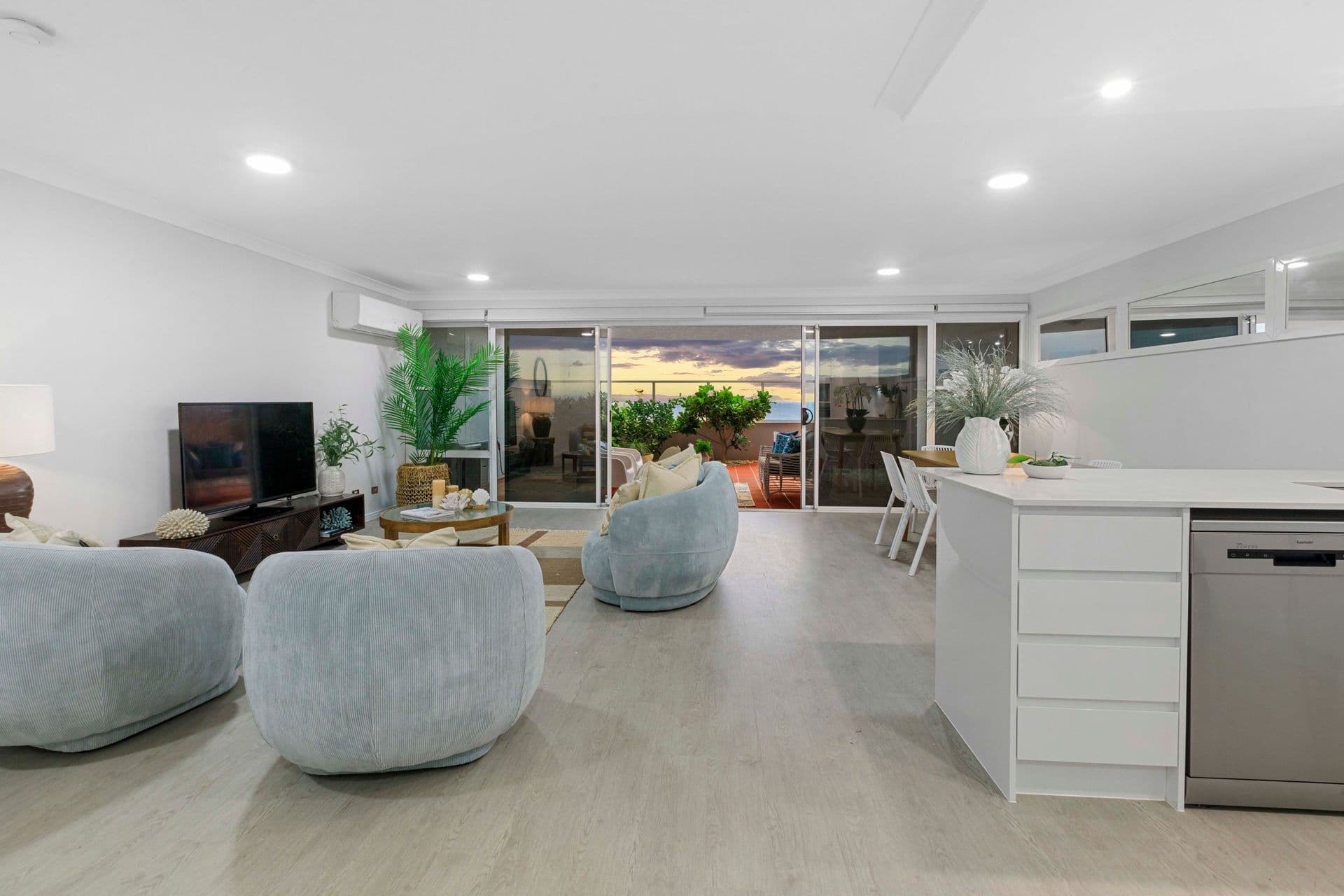 2/94-98 Prince Edward Parade, Redcliffe, QLD, 4020, Redcliffe - Thumbnail 8
