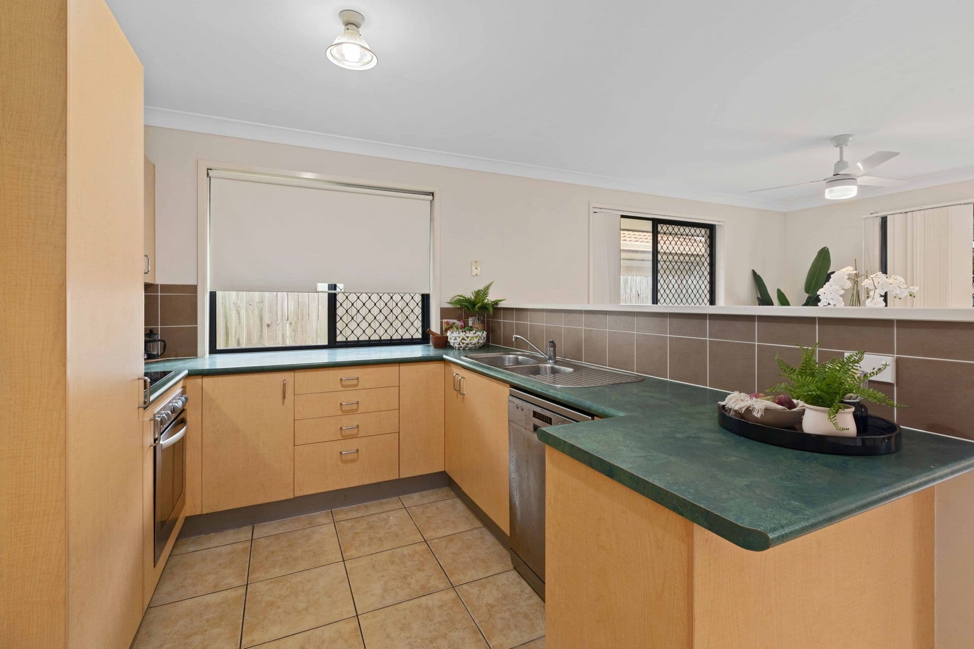 18 Gale Street, Redcliffe, QLD, 4020, Scarborough - Thumbnail 3