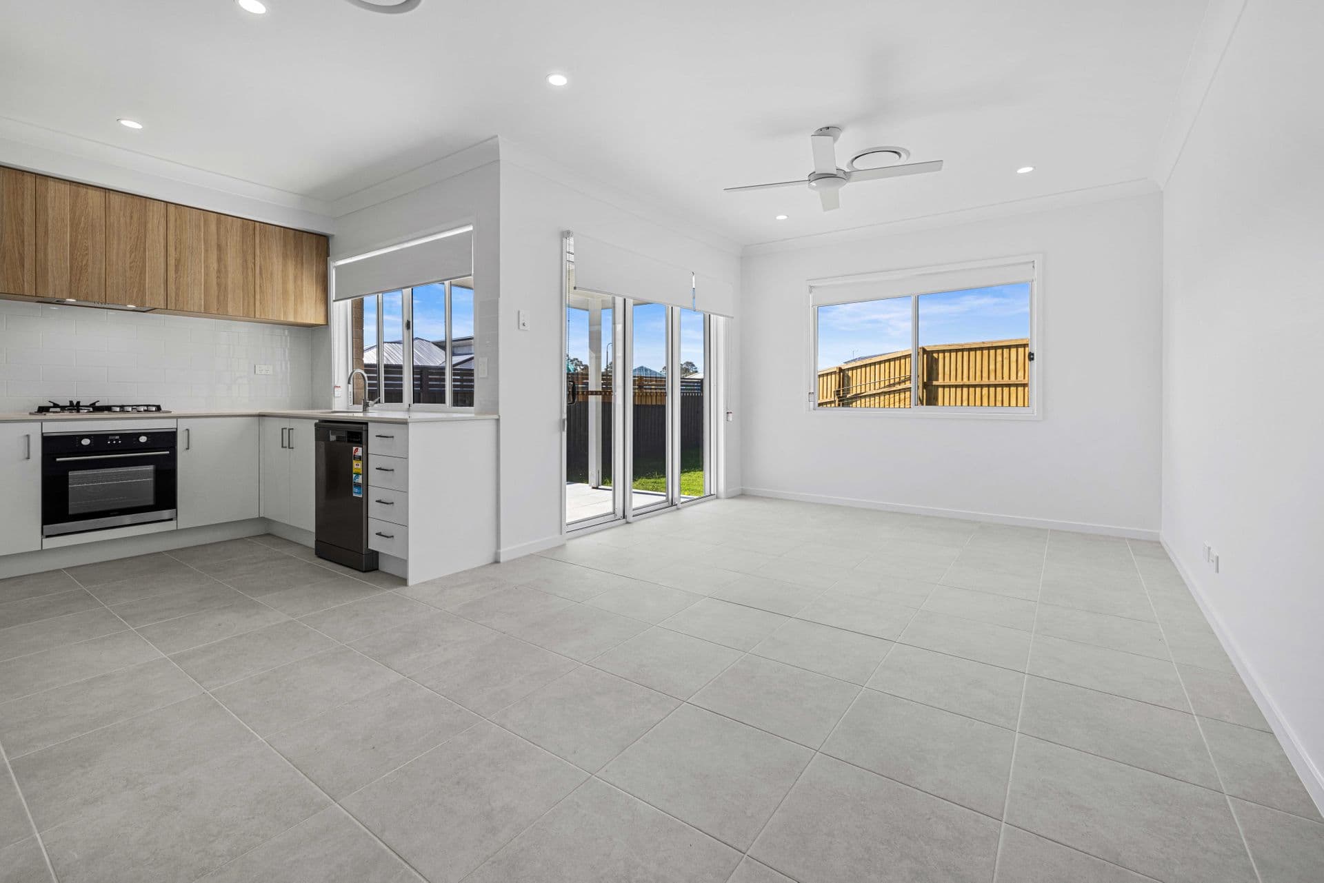 33 Moreton Parade, Morayfield, QLD, 4506, Morayfield - Thumbnail 4