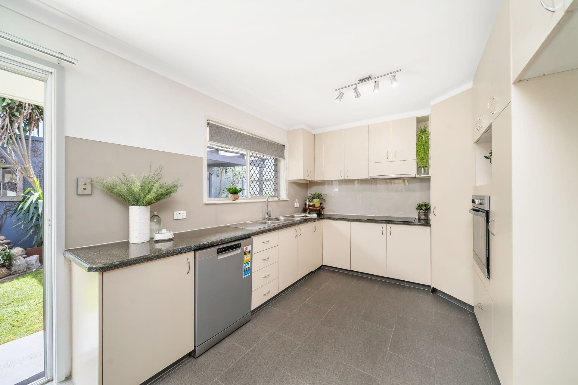 8 Moonga Court, Clontarf, QLD, 4019, Clontarf - Thumbnail 7
