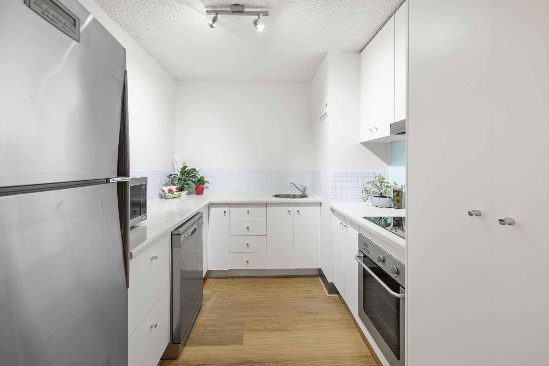 2/8 Moffatt Street, Scarborough, QLD, 4020, Scarborough - Thumbnail 2