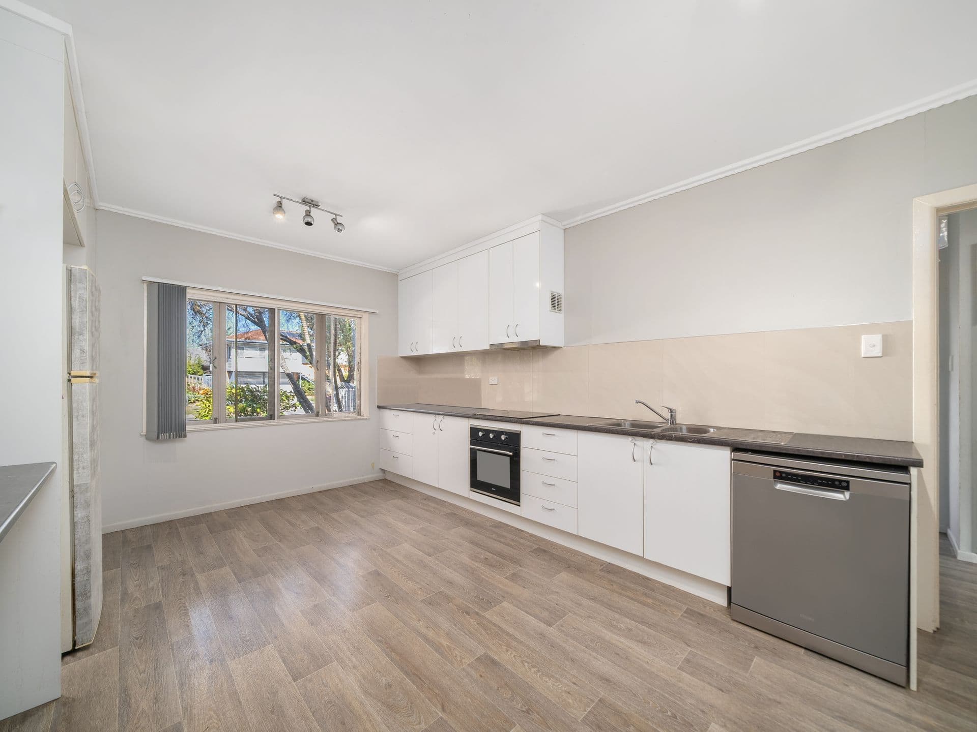 69 Ellen Street, Woody Point, QLD, 4019, Woody Point - Thumbnail 4