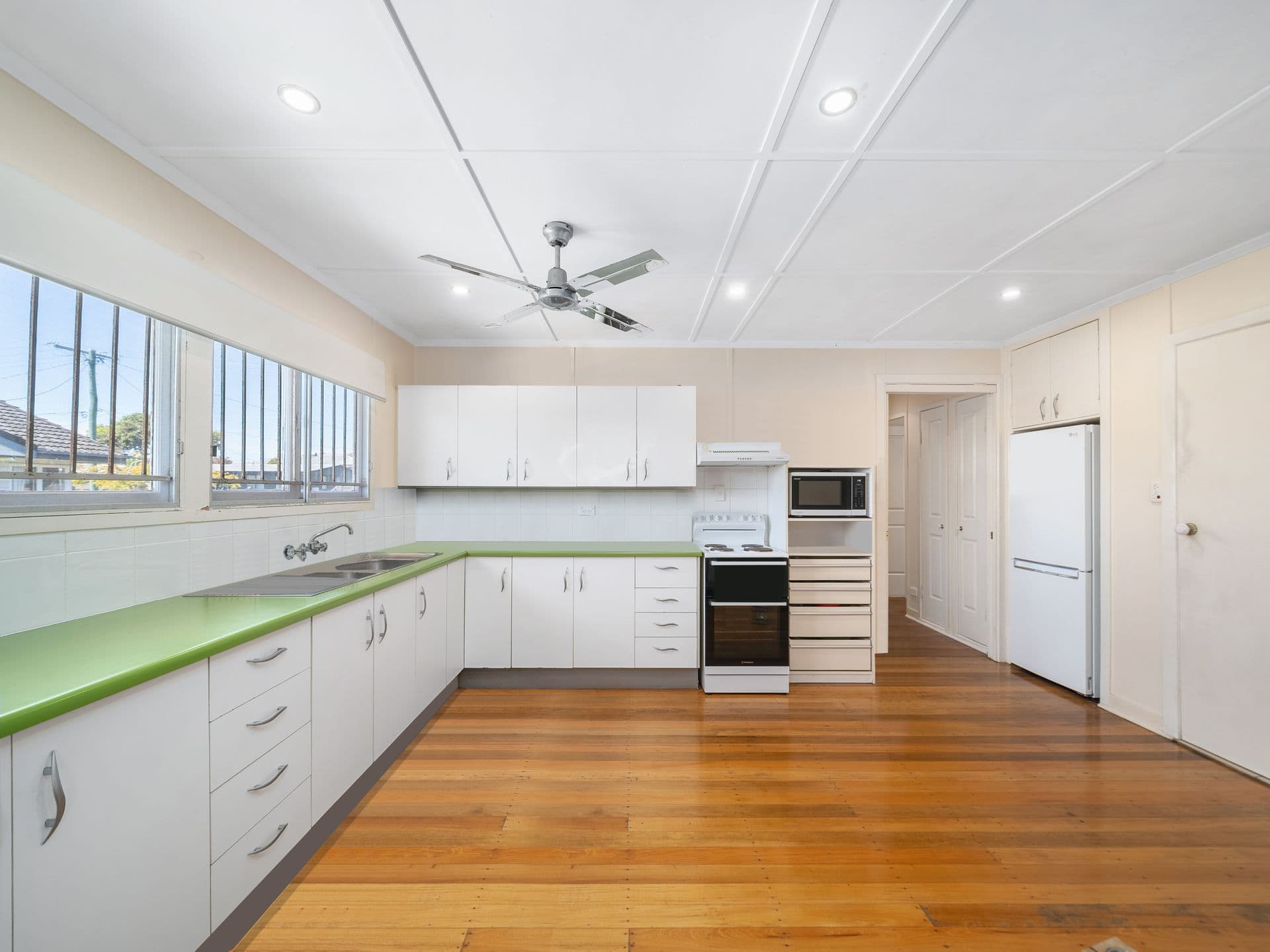 8 Houghton Avenue, Redcliffe, QLD, 4020, Redcliffe - Thumbnail 4