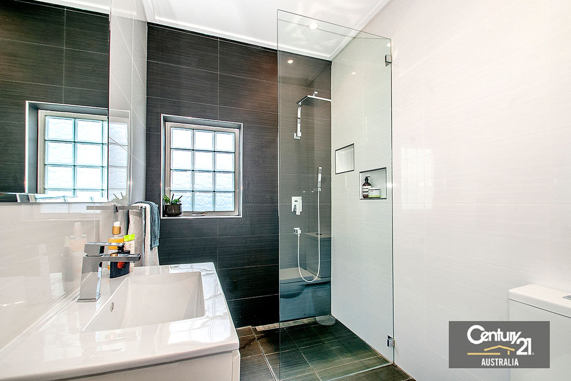 18  Iris  Street, Guildford, NSW, 2161, Guildford West - Thumbnail 8