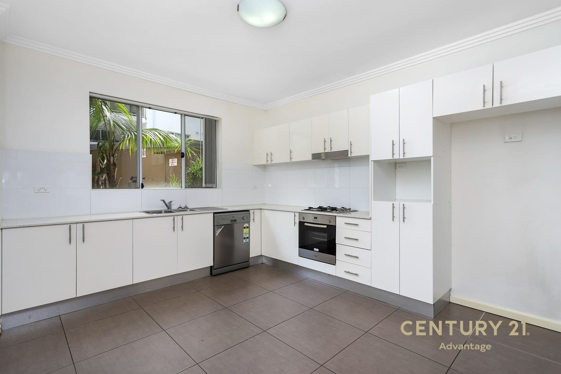 1/2-12 Civic Ave, Pendle Hill, NSW, 2145, Pendle Hill - Thumbnail 3