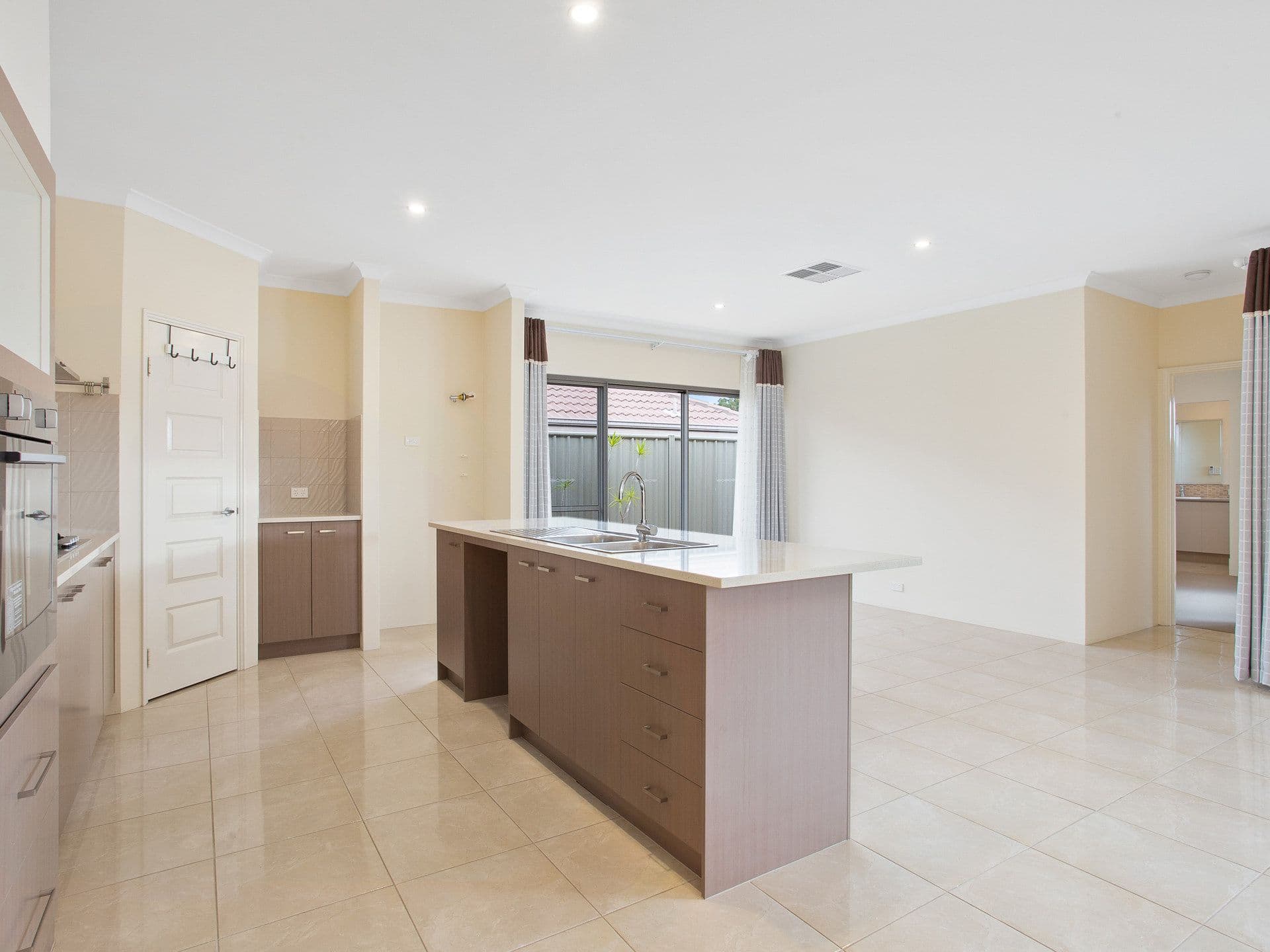 39 Serisier Parkway, Queens Park, WA, 6107, Queens Park - Thumbnail 8