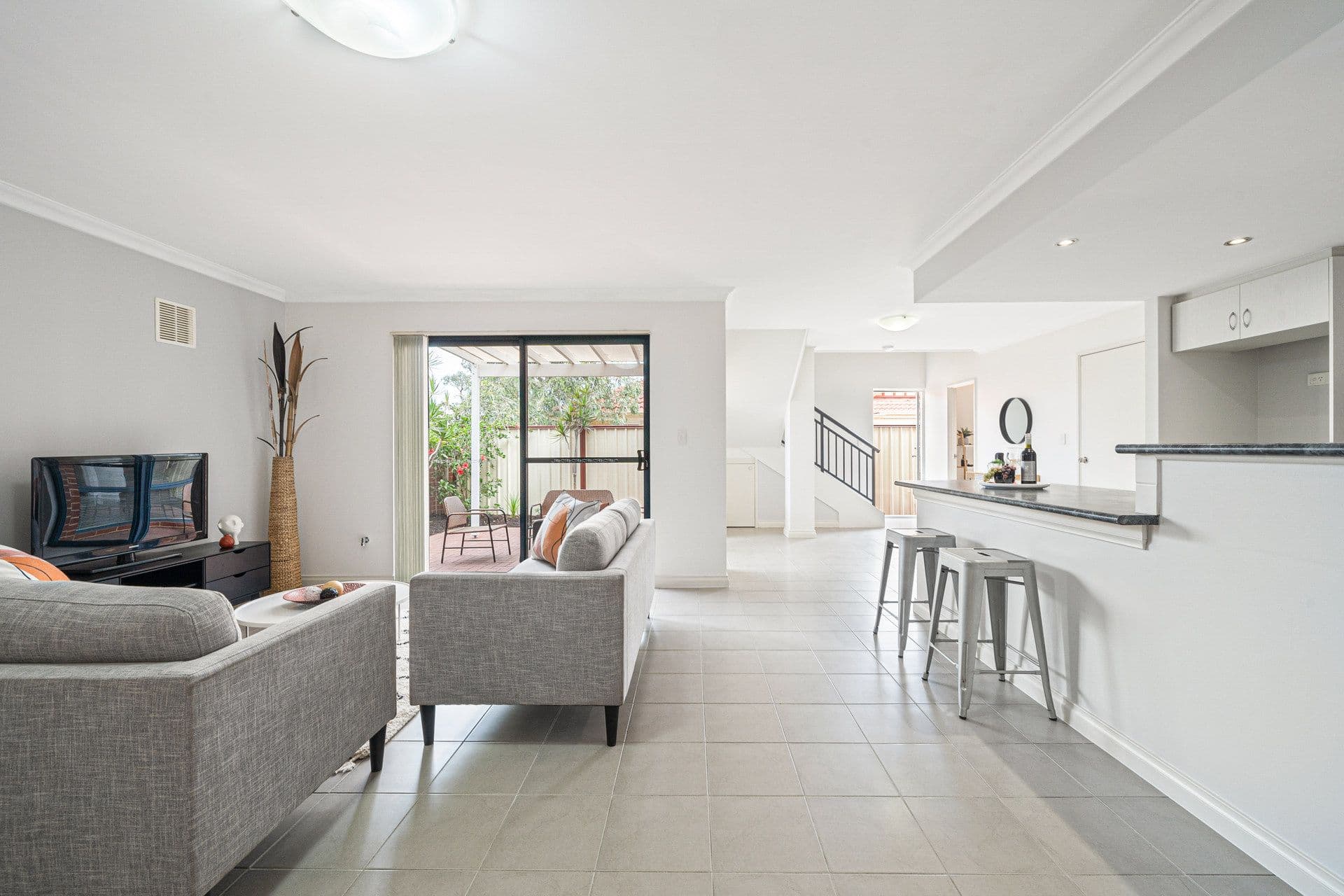 5/8 Hillcrest Road, Kewdale, WA, 6105, Kewdale - Thumbnail 3