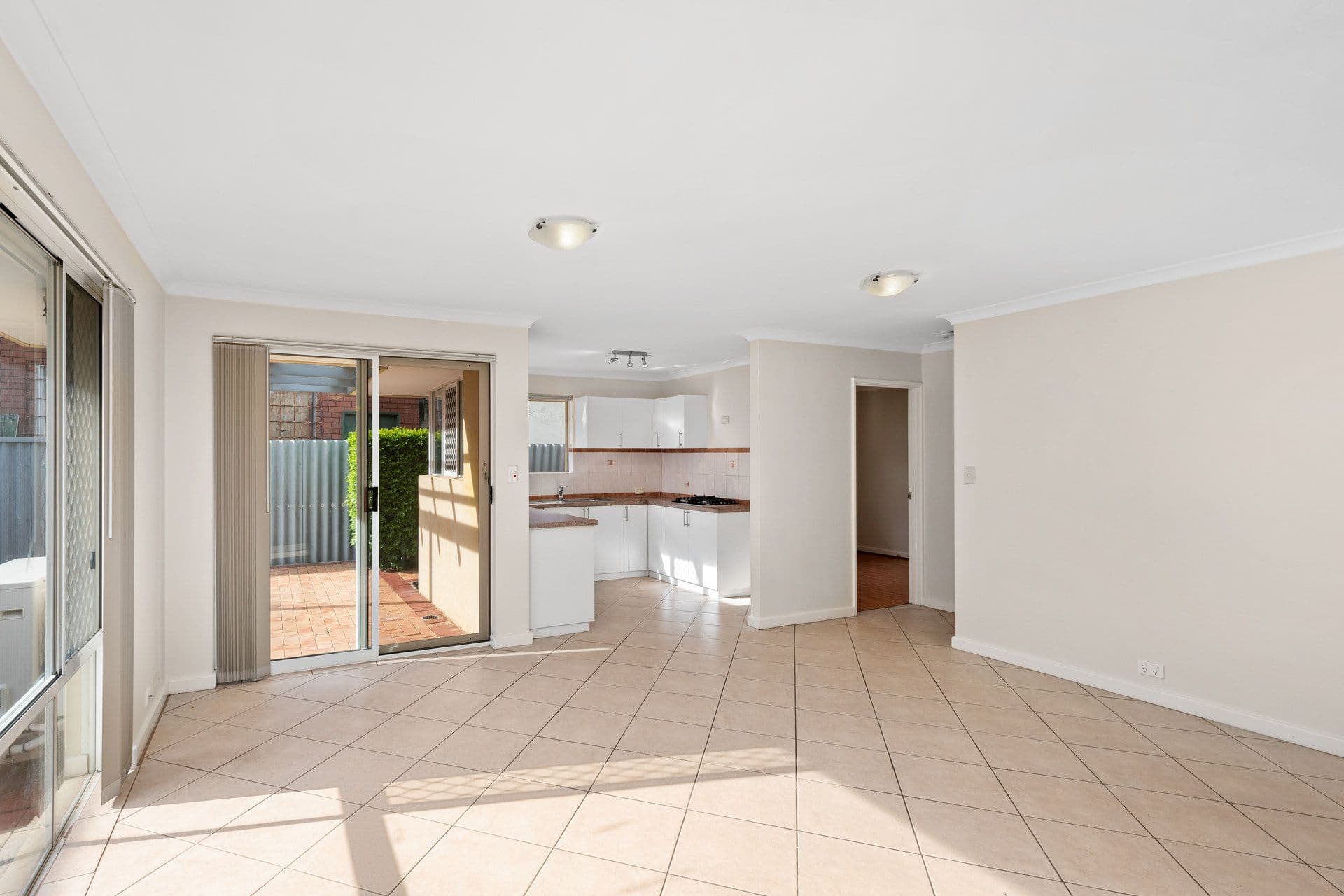 3/363 Daly Street, Cloverdale, WA, 6105, Cloverdale - Thumbnail 5