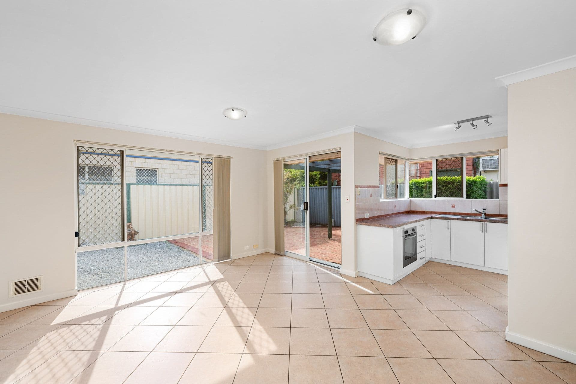 3/363 Daly Street, Cloverdale, WA, 6105, Cloverdale - Thumbnail 6