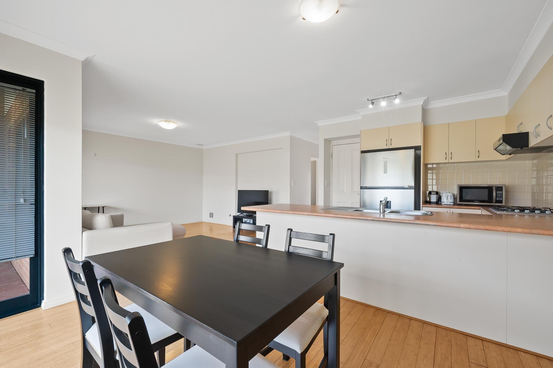 2/16 The Crescent, Redcliffe, WA, 6104, Redcliffe - Thumbnail 5