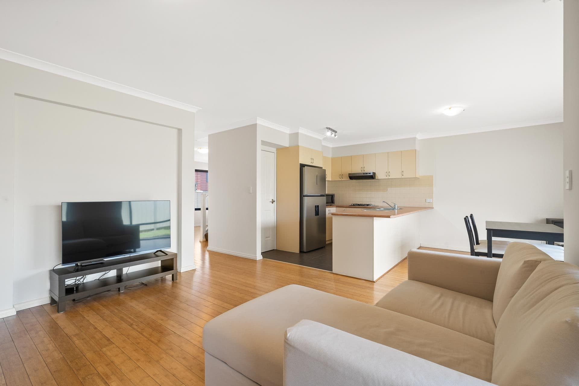 2/16 The Crescent, Redcliffe, WA, 6104, Redcliffe - Thumbnail 2