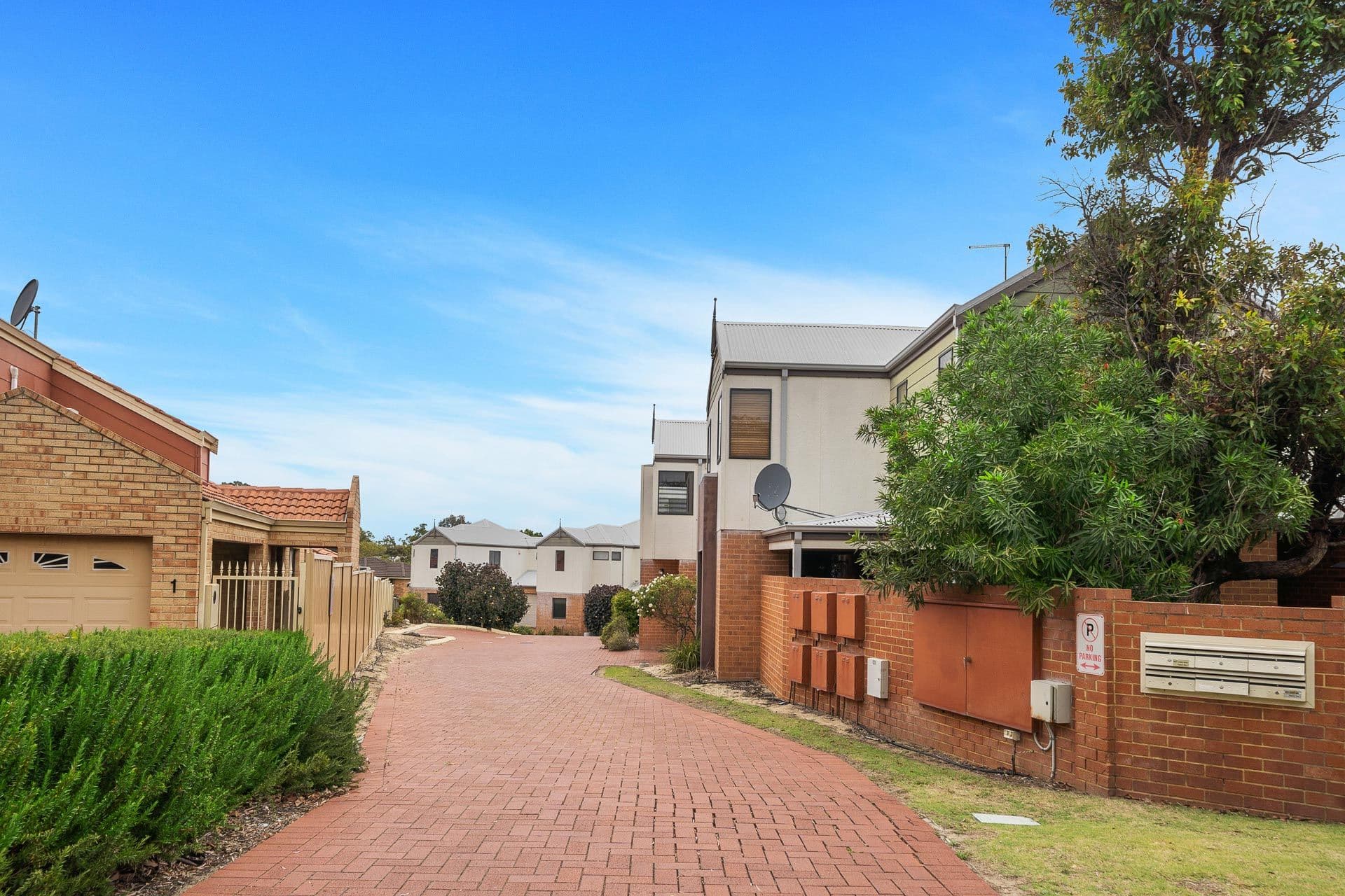 2/16 The Crescent, Redcliffe, WA, 6104, Redcliffe - Image 1