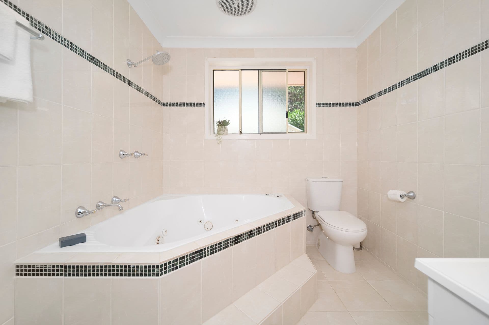 8 Lorikeet Court, Tingira Heights, NSW, 2290, Tingira Heights - Thumbnail 6