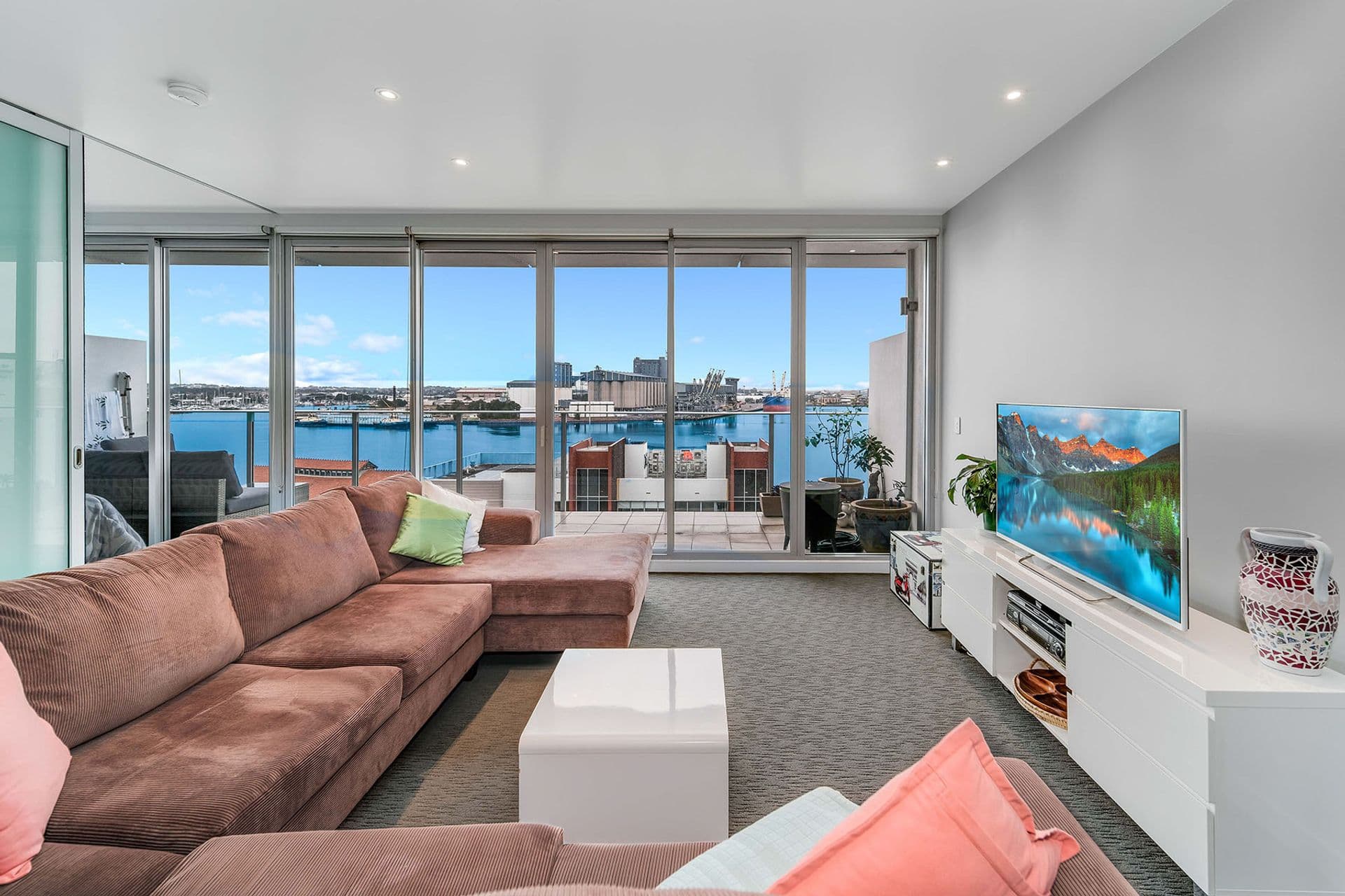 703/4 Honeysuckle Drive, Newcastle, NSW, 2300, Newcastle - Thumbnail 3