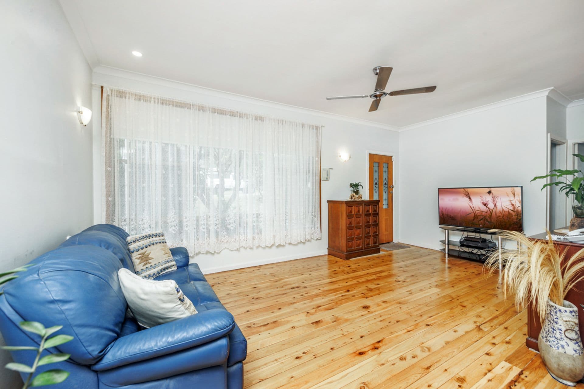 11 Tomaga Parade, Mount Hutton, NSW, 2290, Mount Hutton - Thumbnail 3