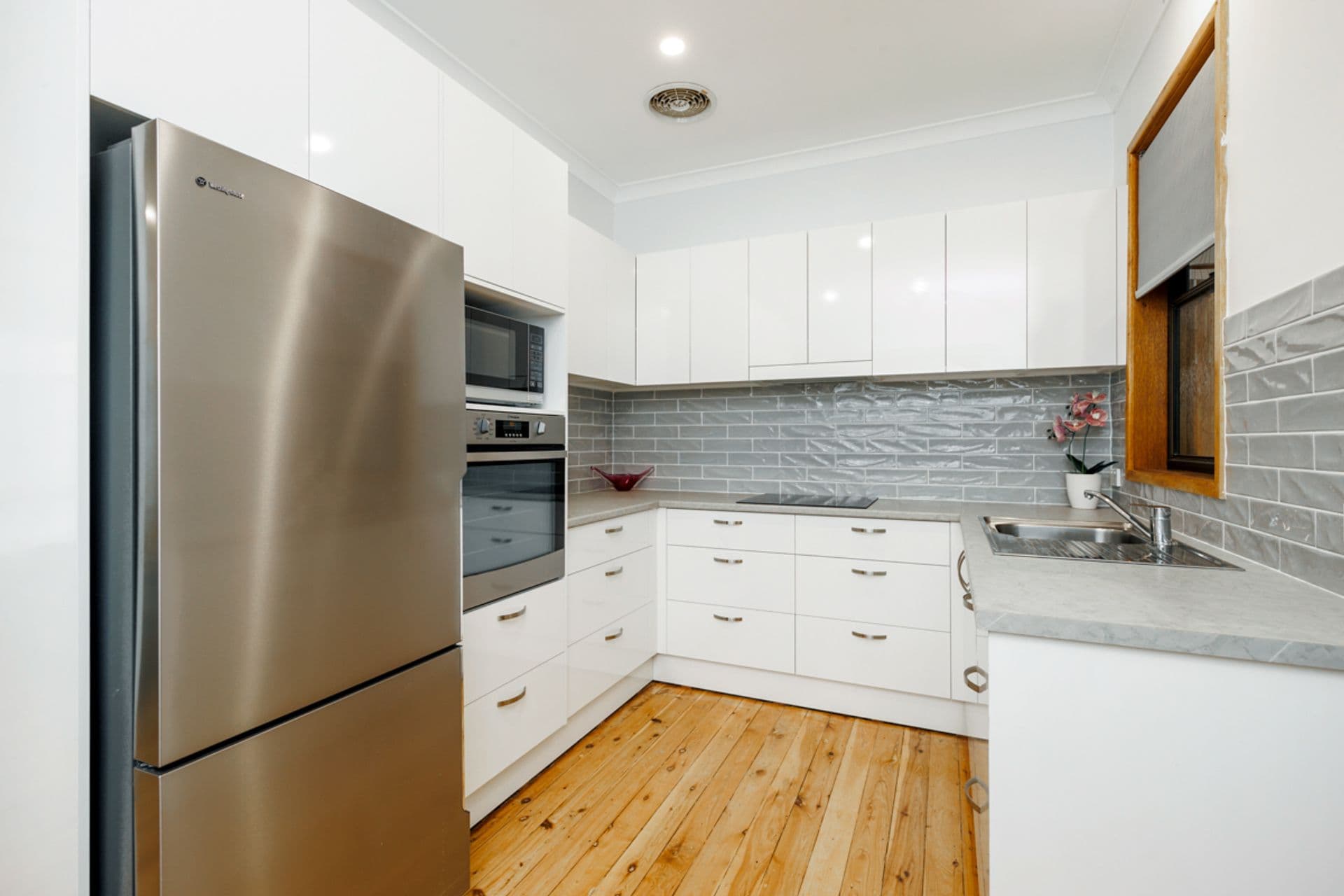 11 Tomaga Parade, Mount Hutton, NSW, 2290, Mount Hutton - Thumbnail 4