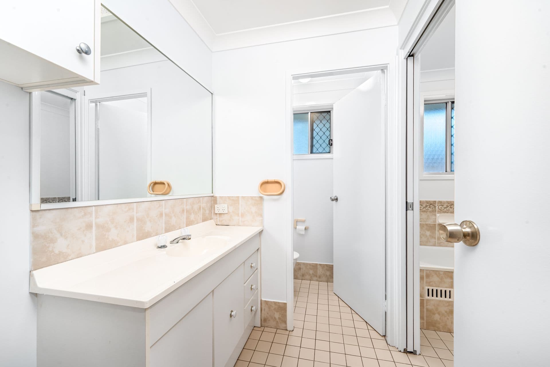 2B Whitehaven Drive, Lakelands, NSW, 2282, Lakelands - Thumbnail 5
