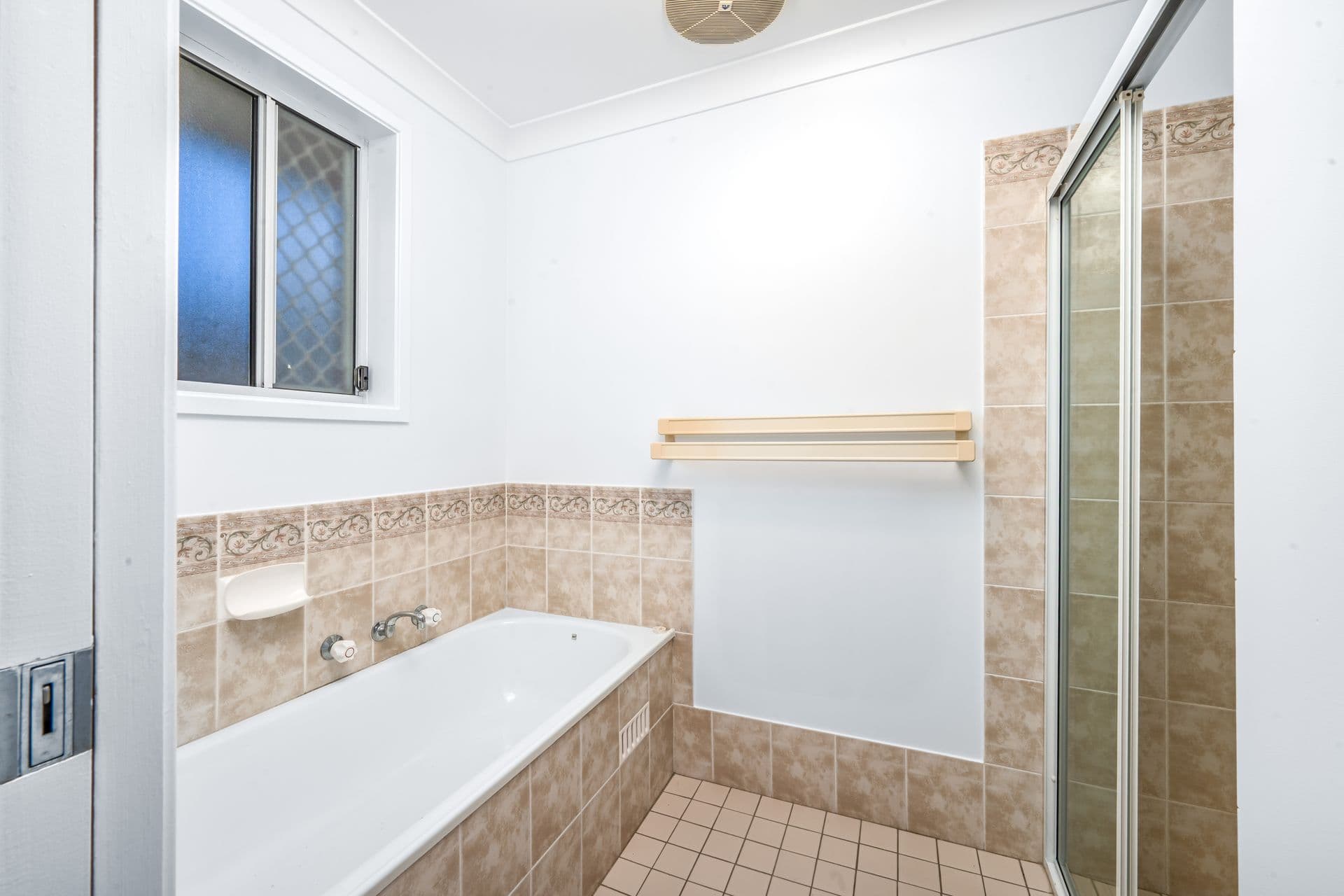2B Whitehaven Drive, Lakelands, NSW, 2282, Lakelands - Thumbnail 6