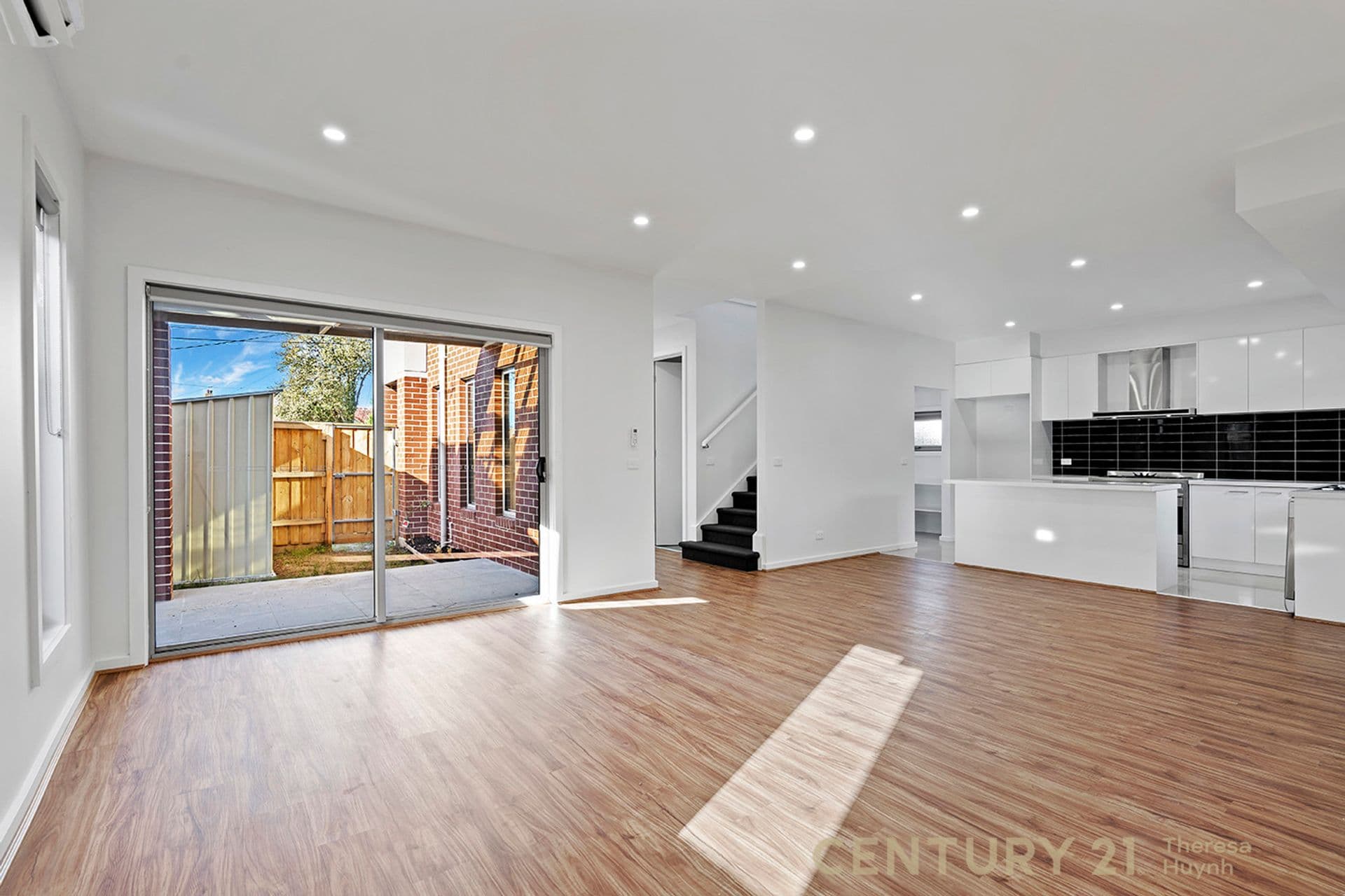 1/33 Hughes Crescent, Dandenong North, VIC, 3175, Dandenong North - Thumbnail 2