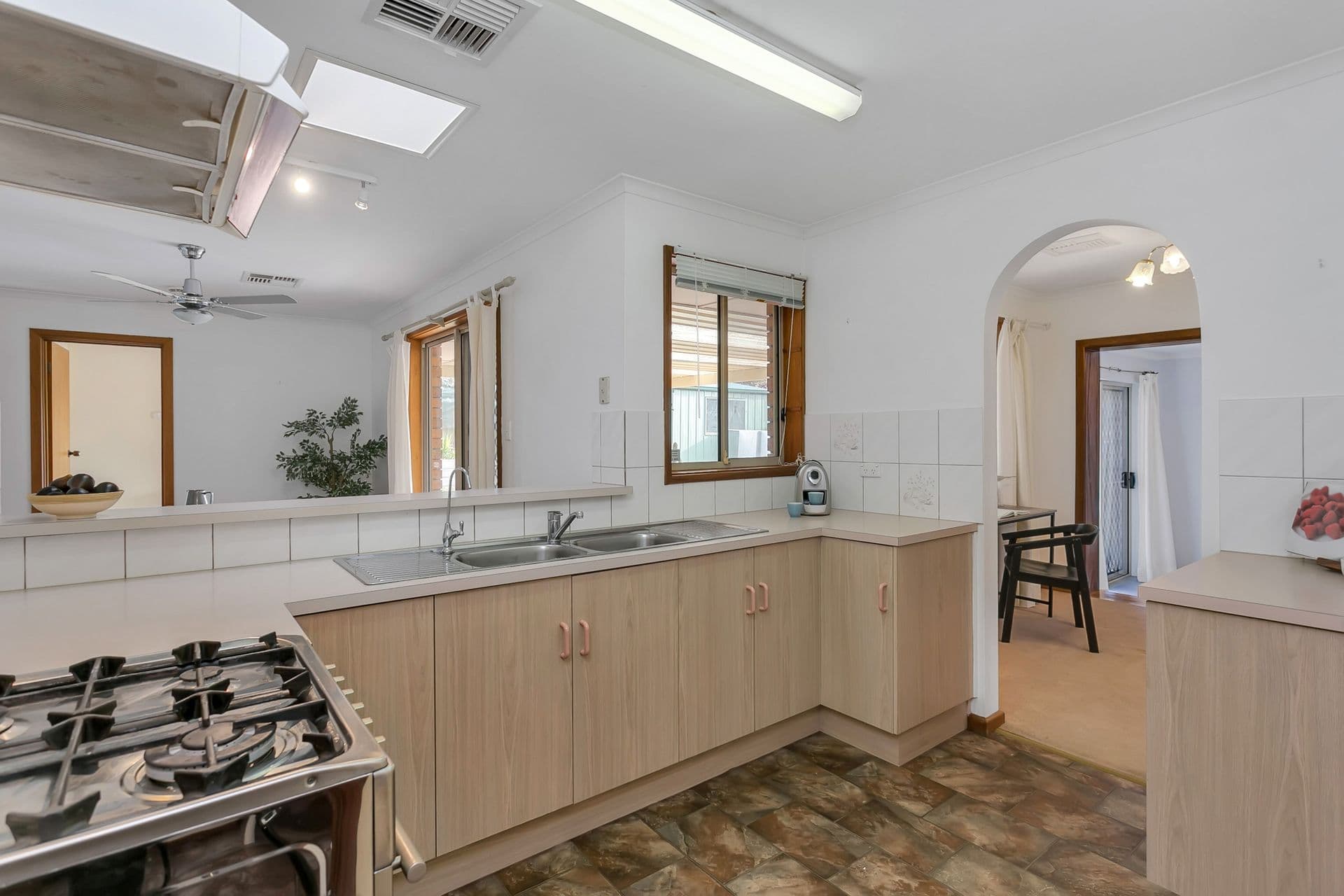 3 Barossa Crescent, Hallett Cove, SA, 5158, Hallett Cove - Thumbnail 3
