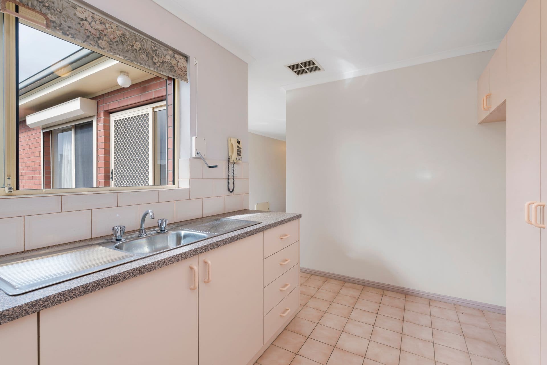 4/3 Kent Avenue, Warradale, SA, 5046, Warradale - Thumbnail 4