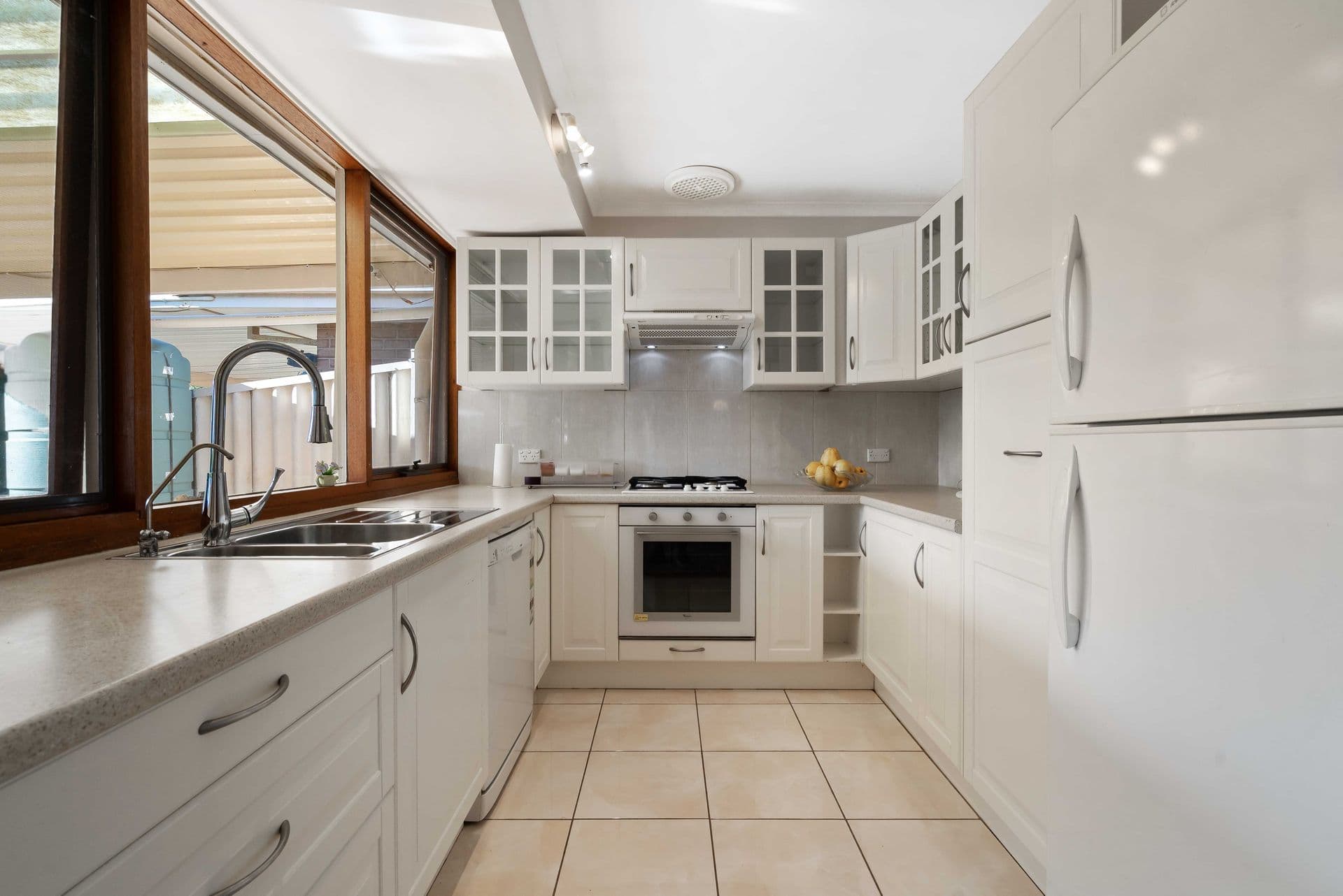 16 Eloise Avenue, Hallett Cove, SA, 5158, Hallett Cove - Thumbnail 2