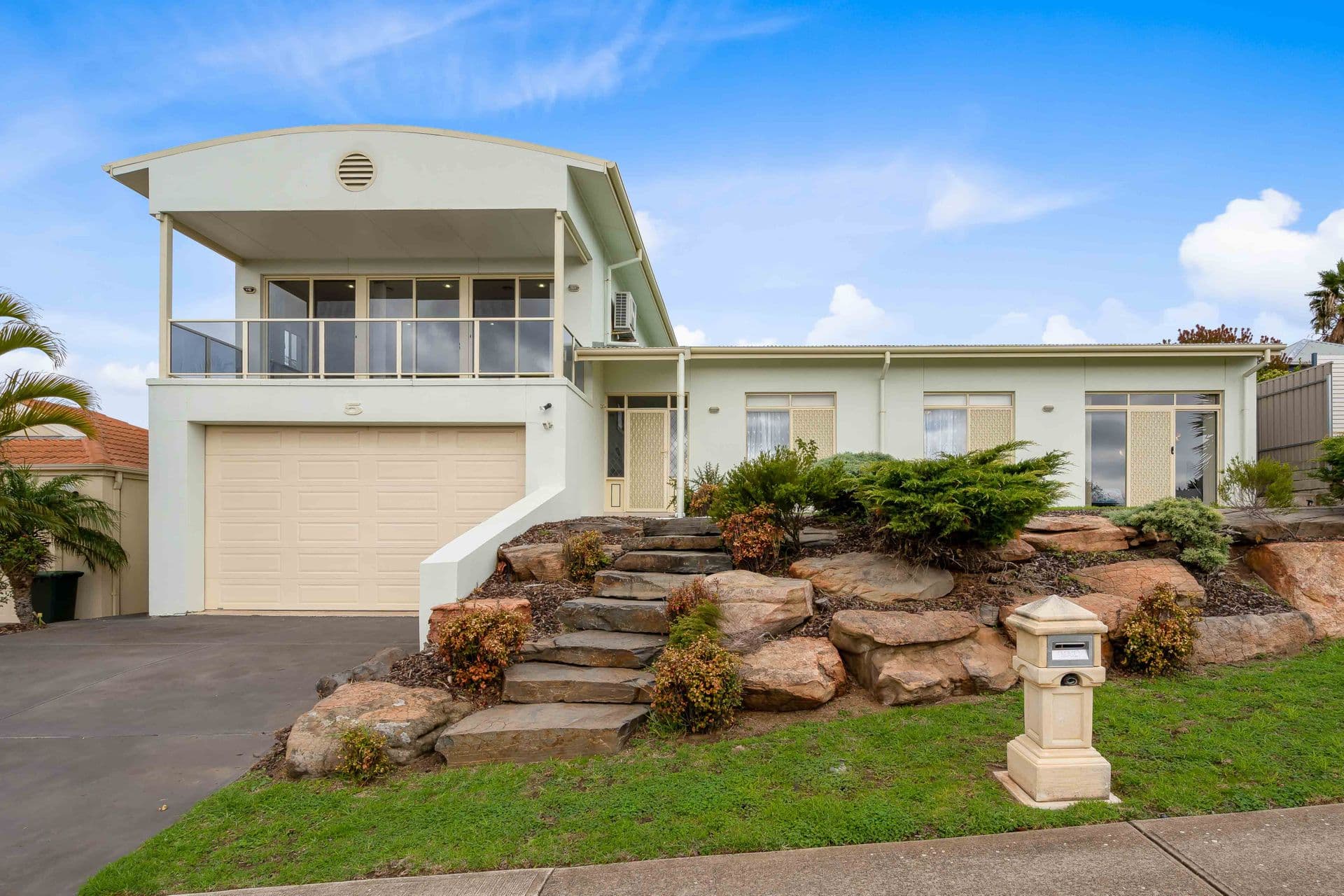5 Freebairn Drive, Hallett Cove, SA, 5158, Hallett Cove - Thumbnail 2