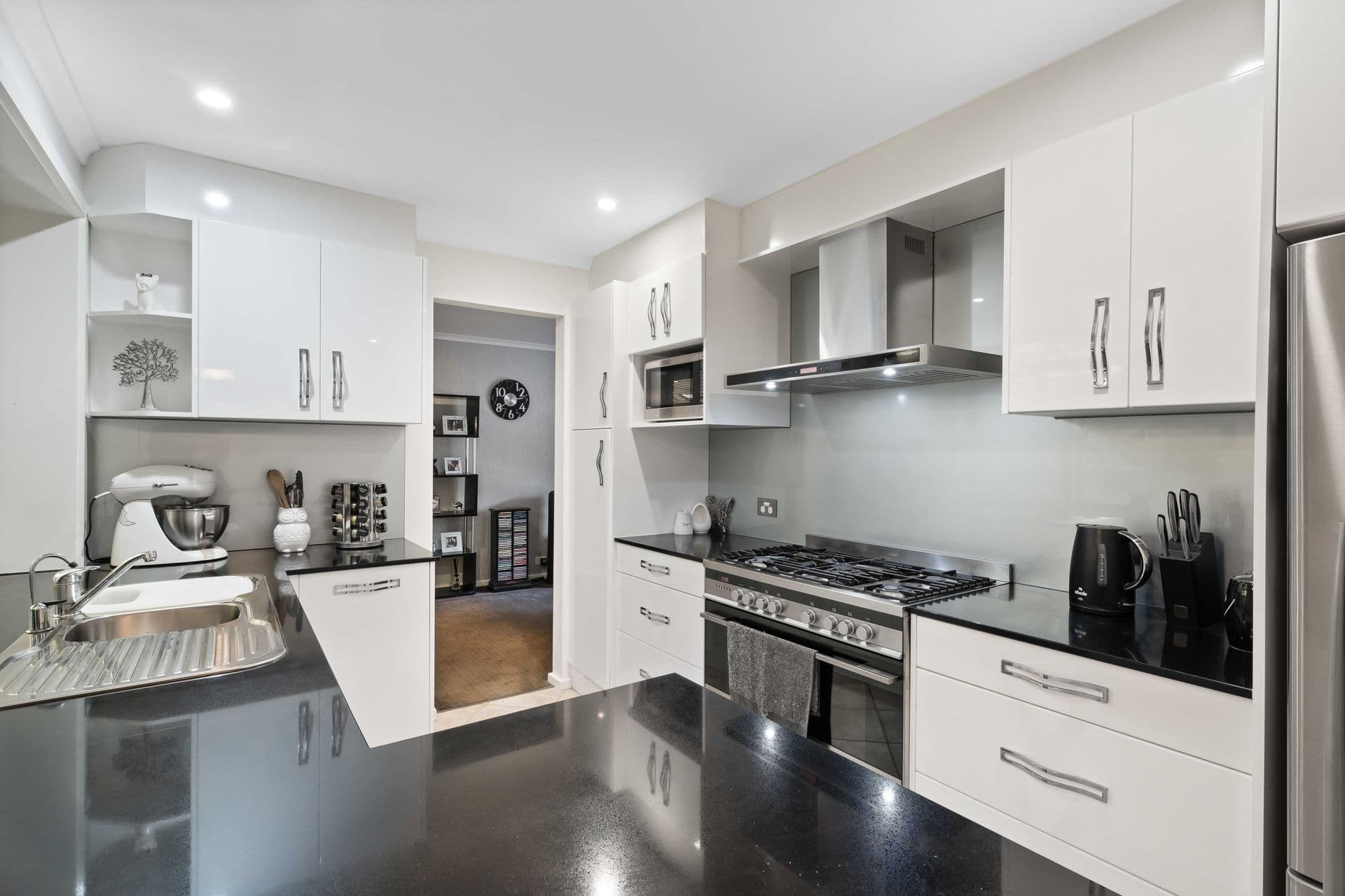 31 Sherwood Avenue, Happy Valley, SA, 5159, Happy Valley - Thumbnail 2