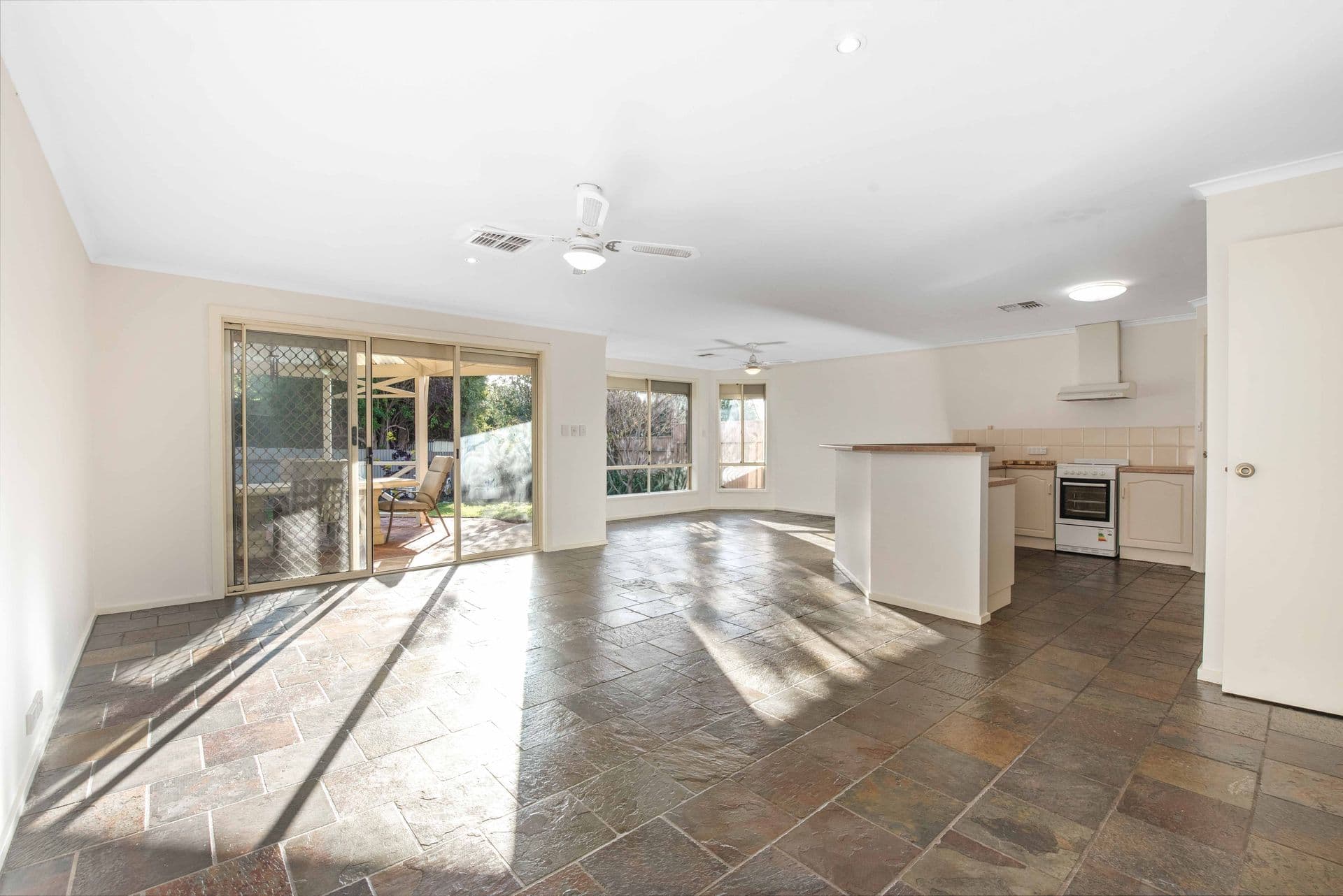 2B Scarborough Terrace, Dover Gardens, SA, 5048, Dover Gardens - Thumbnail 2