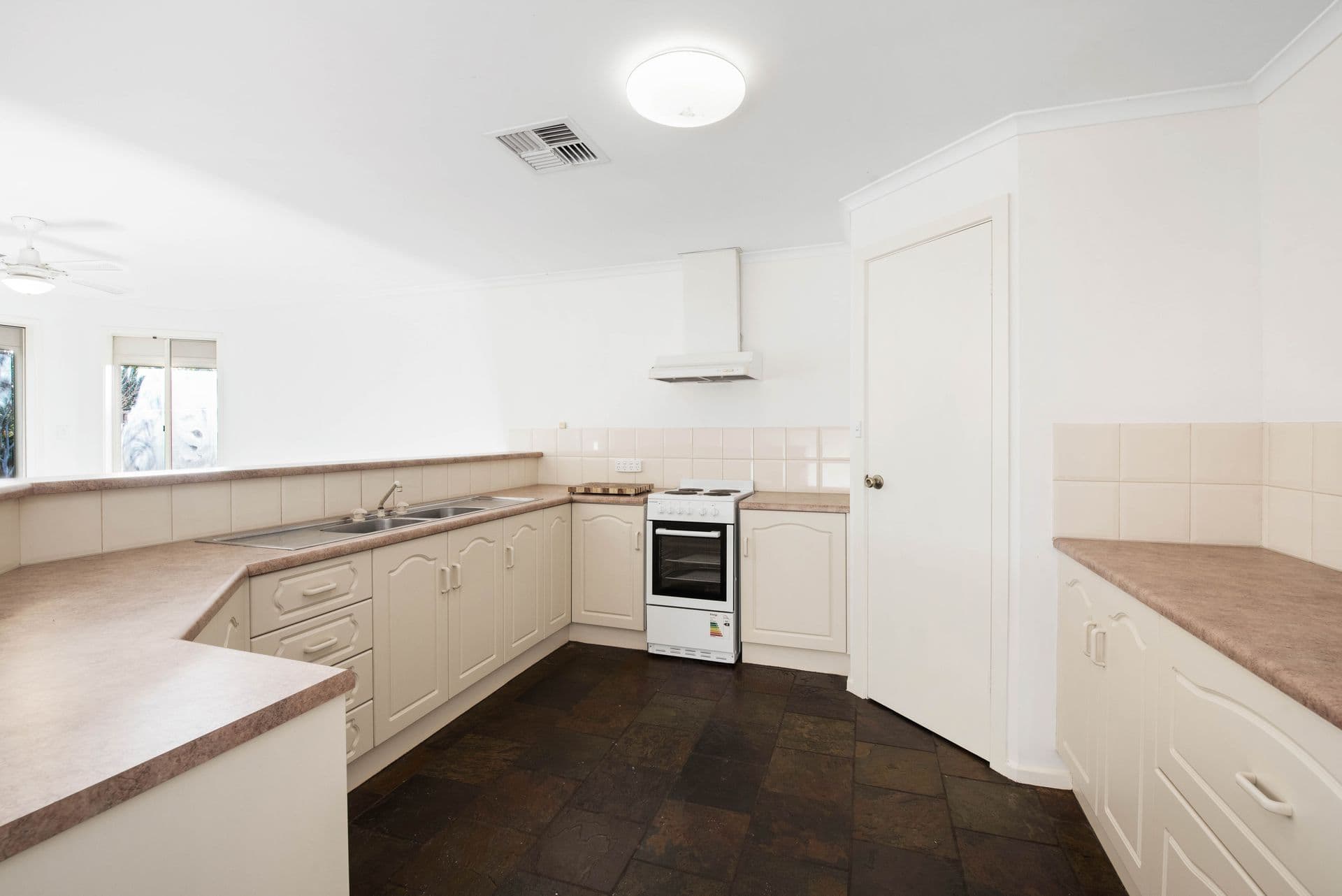 2B Scarborough Terrace, Dover Gardens, SA, 5048, Dover Gardens - Thumbnail 3