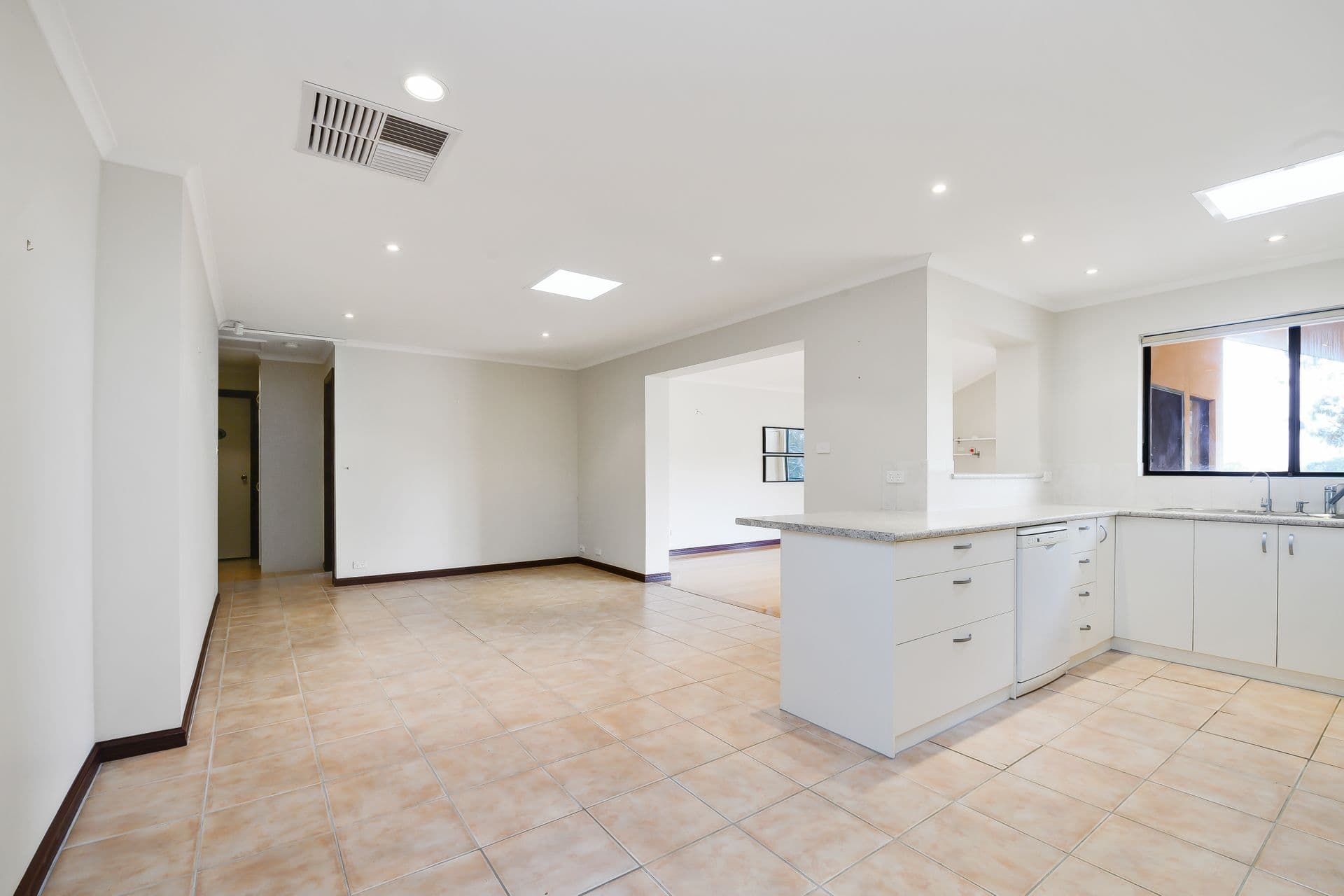 4 Jacaranda Place, Aberfoyle Park, SA, 5159, Aberfoyle Park - Thumbnail 4