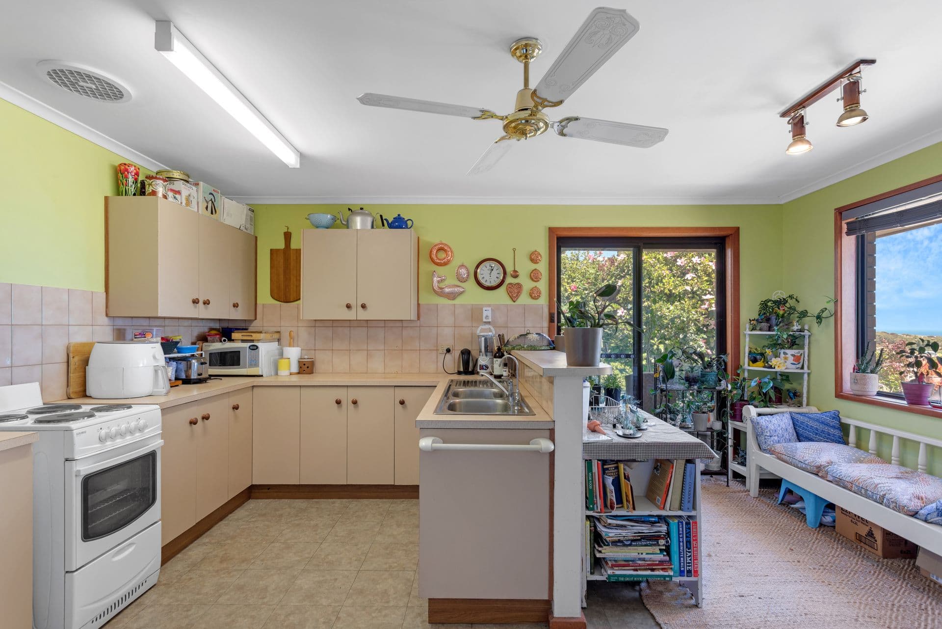 2 Luderitz Close, Hallett Cove, SA, 5158, Hallett Cove - Thumbnail 3
