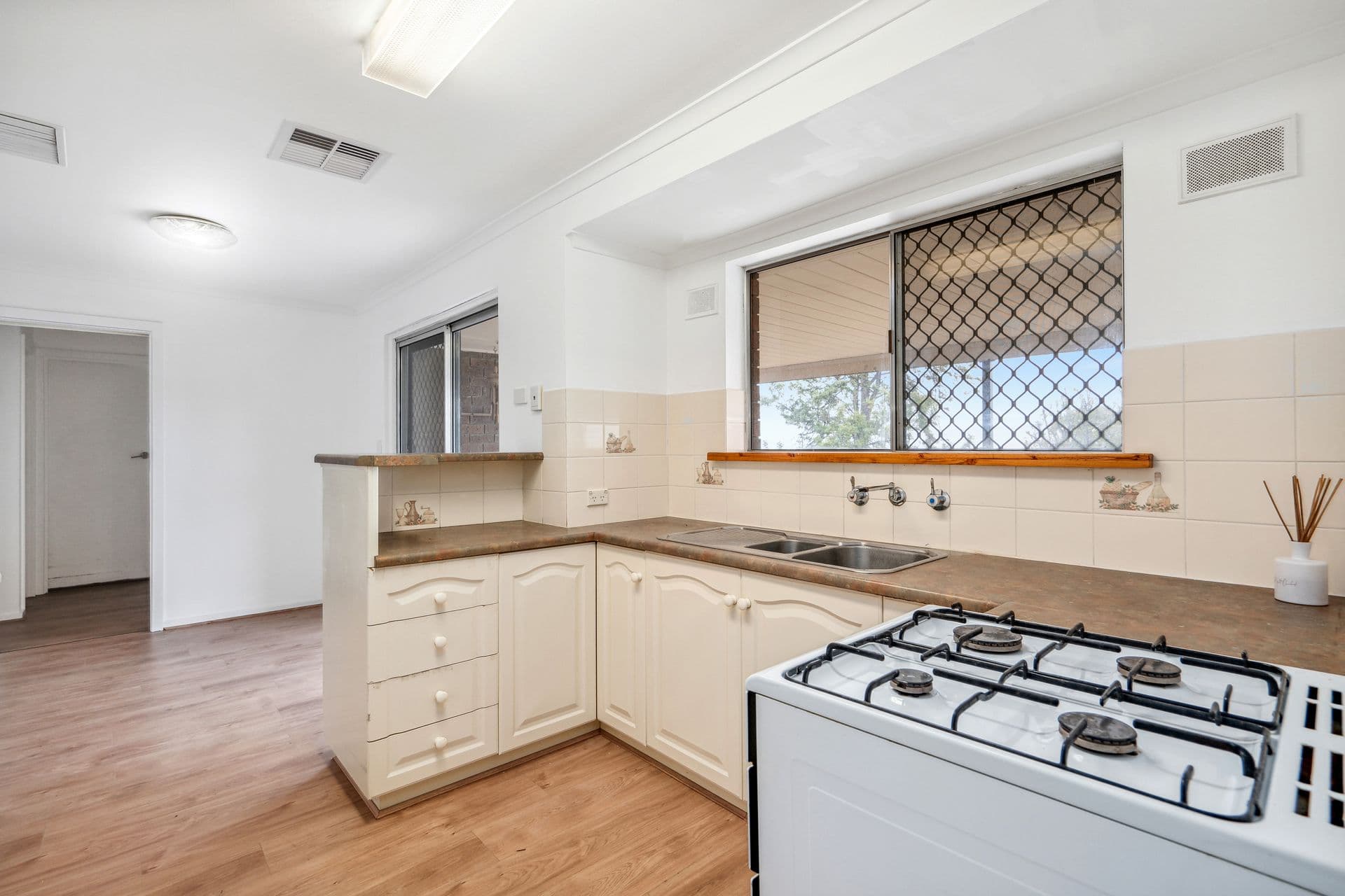 5 Aurora Street, Hallett Cove, SA, 5158, Hallett Cove - Thumbnail 4